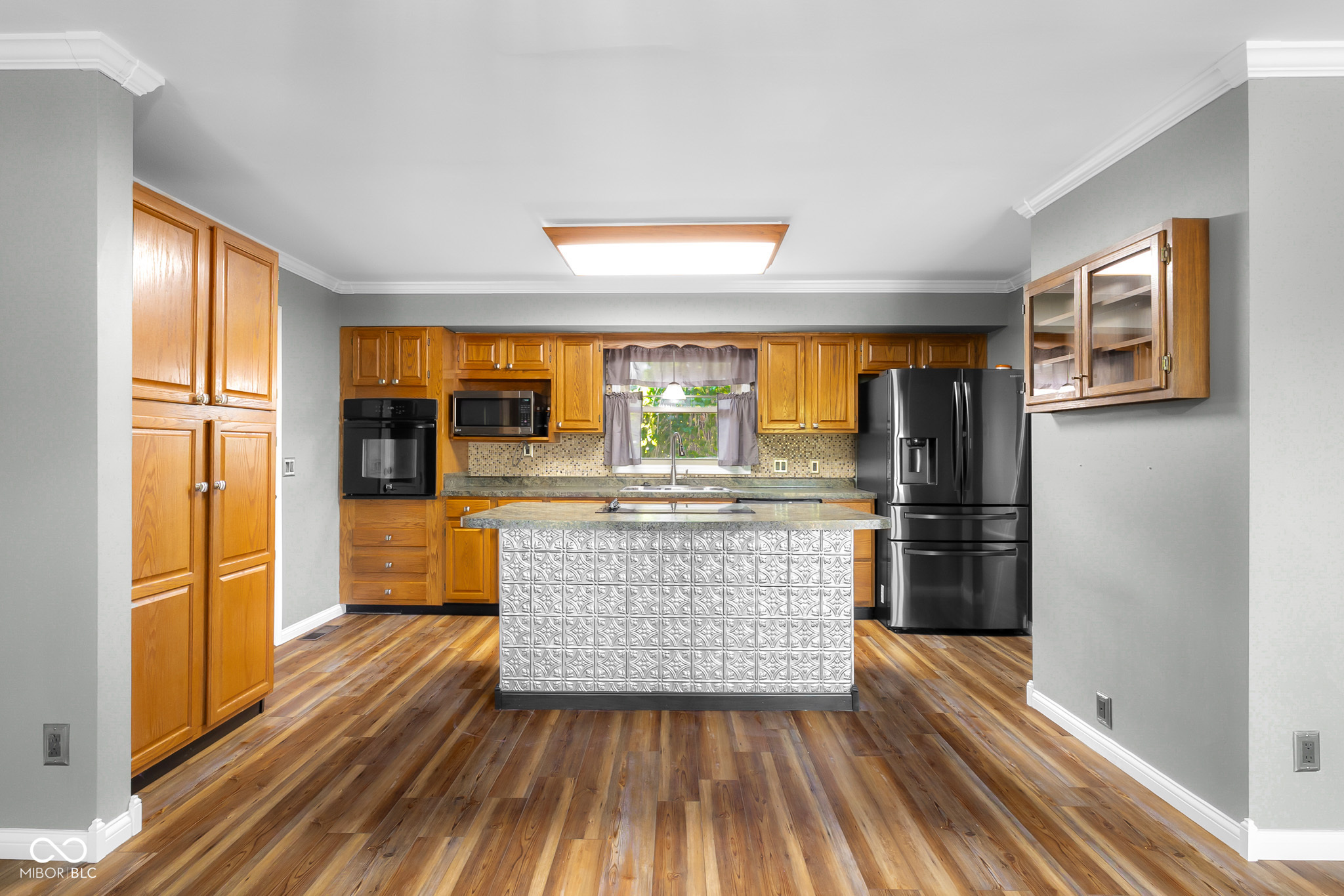 3736 W South Wood Lake Drive
