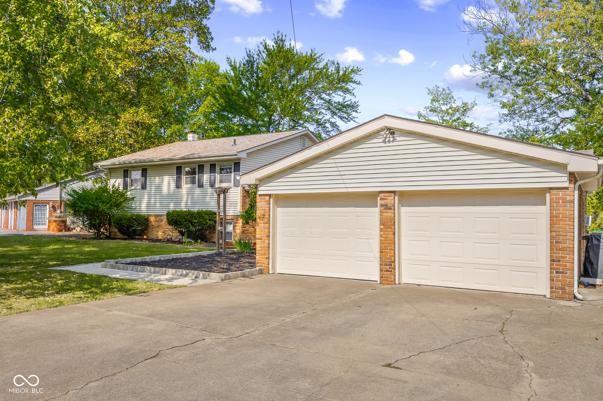3736 W South Wood Lake Drive