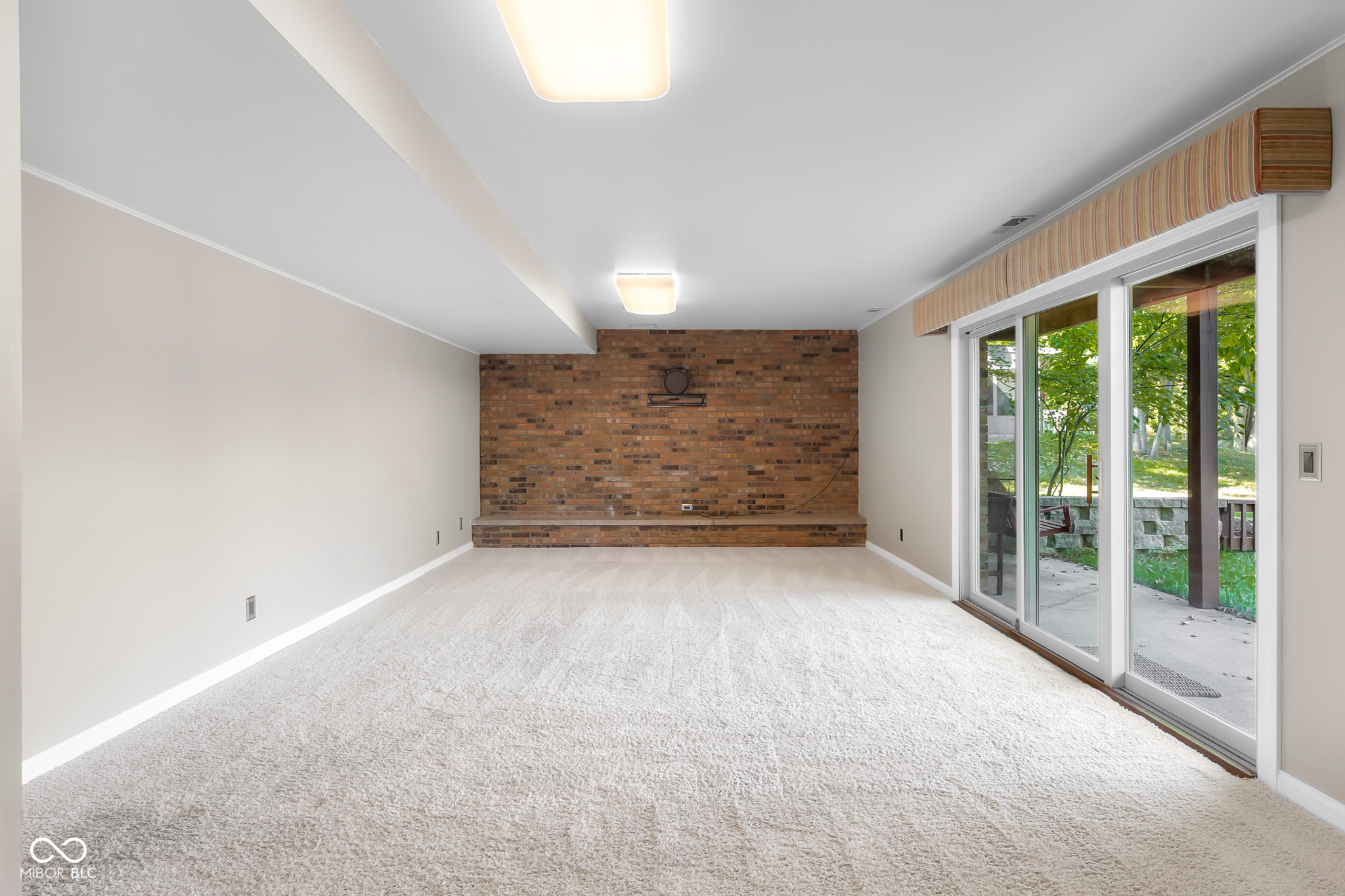 3736 W South Wood Lake Drive