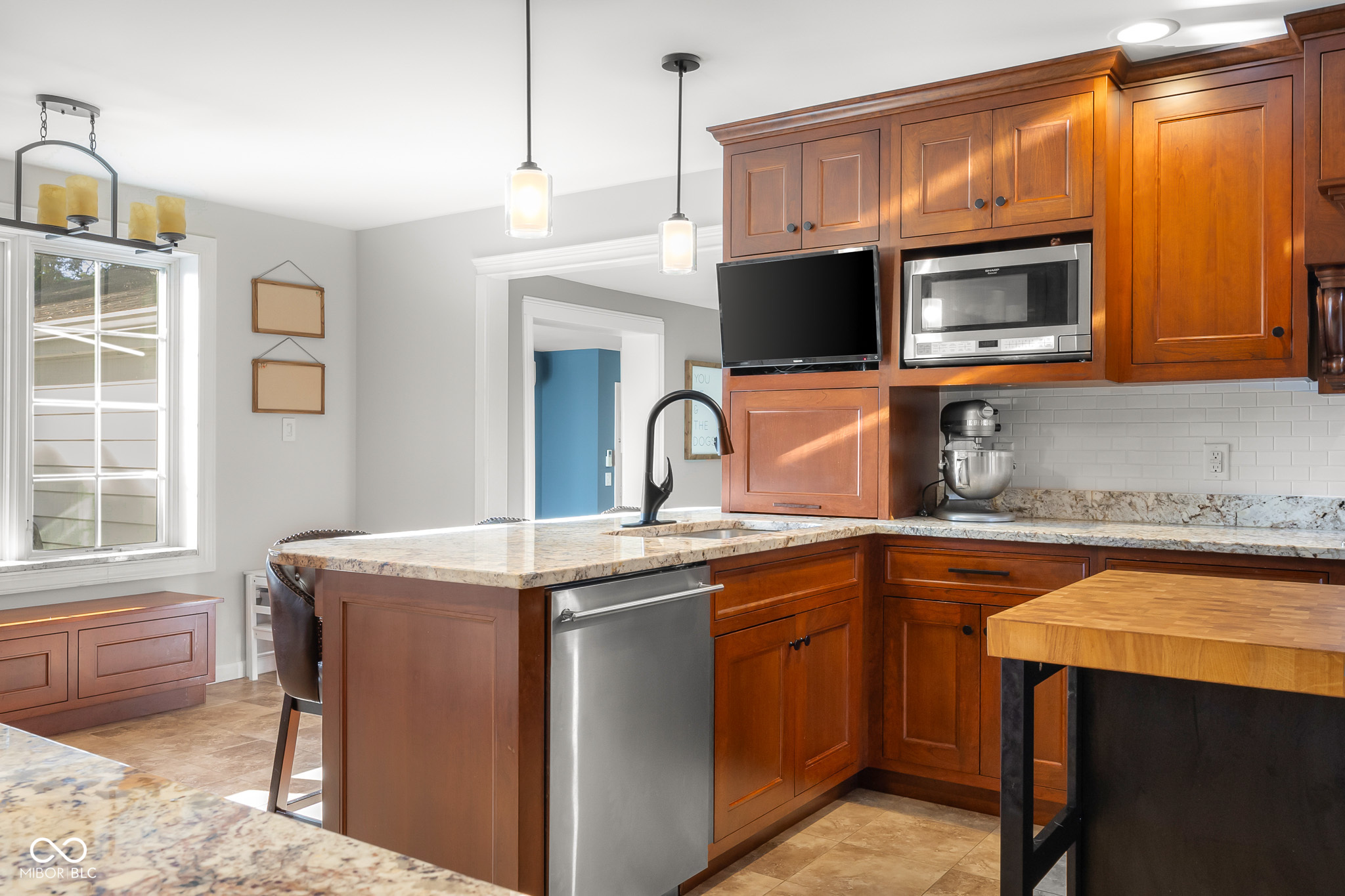 2712 Lafayette Avenue