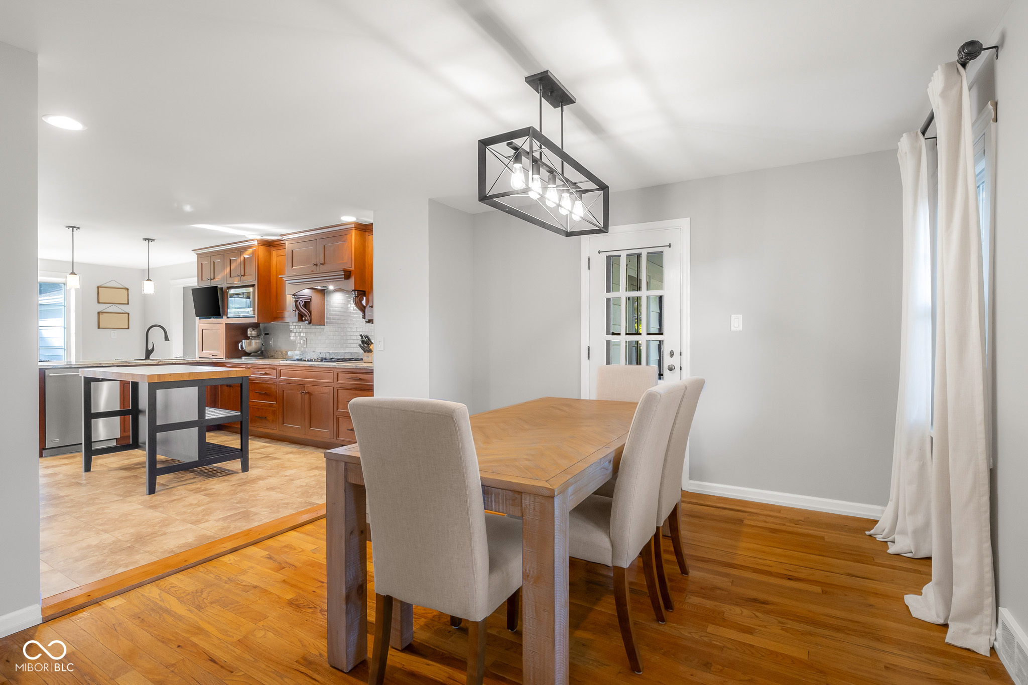 2712 Lafayette Avenue