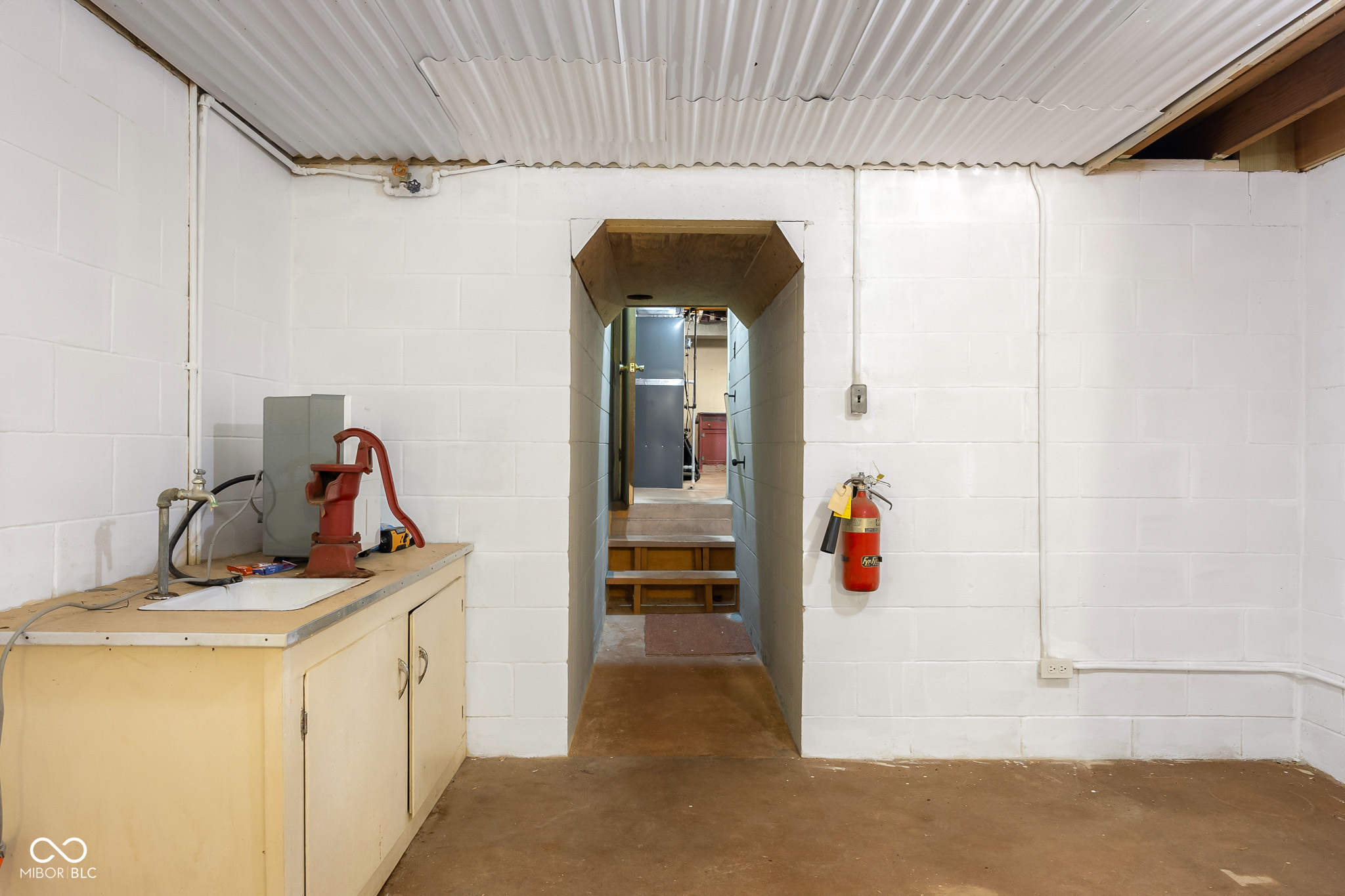 2712 Lafayette Avenue