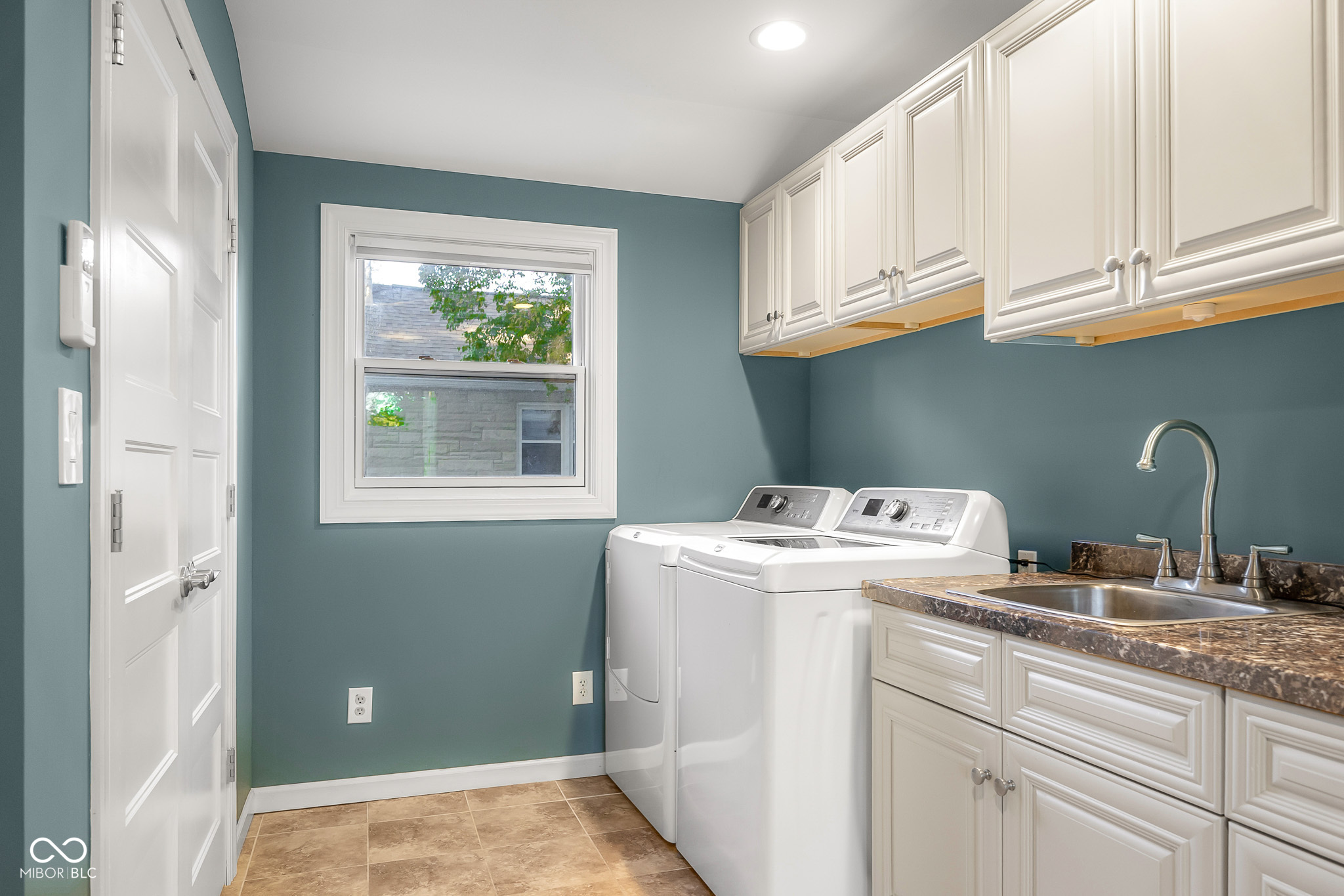 2712 Lafayette Avenue