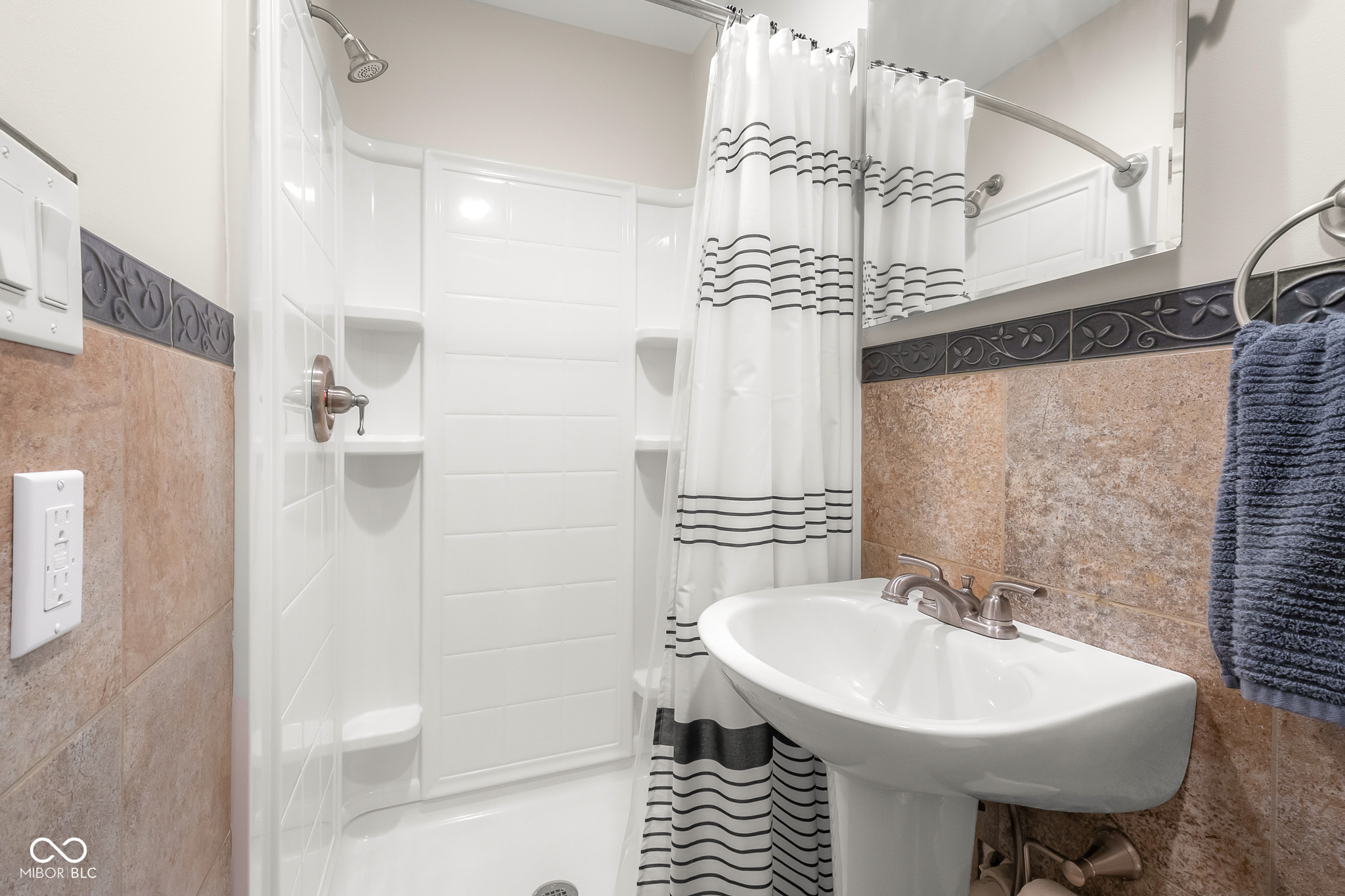 2712 Lafayette Avenue