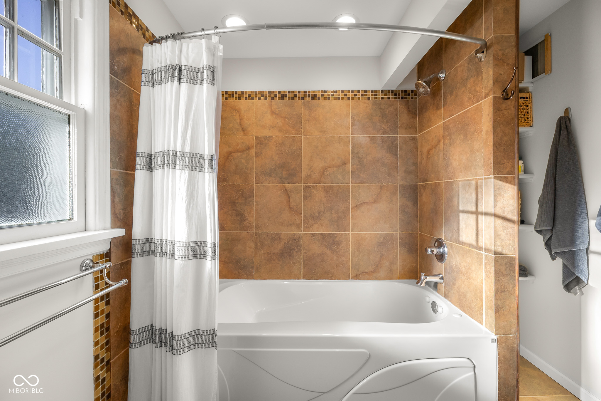 2712 Lafayette Avenue