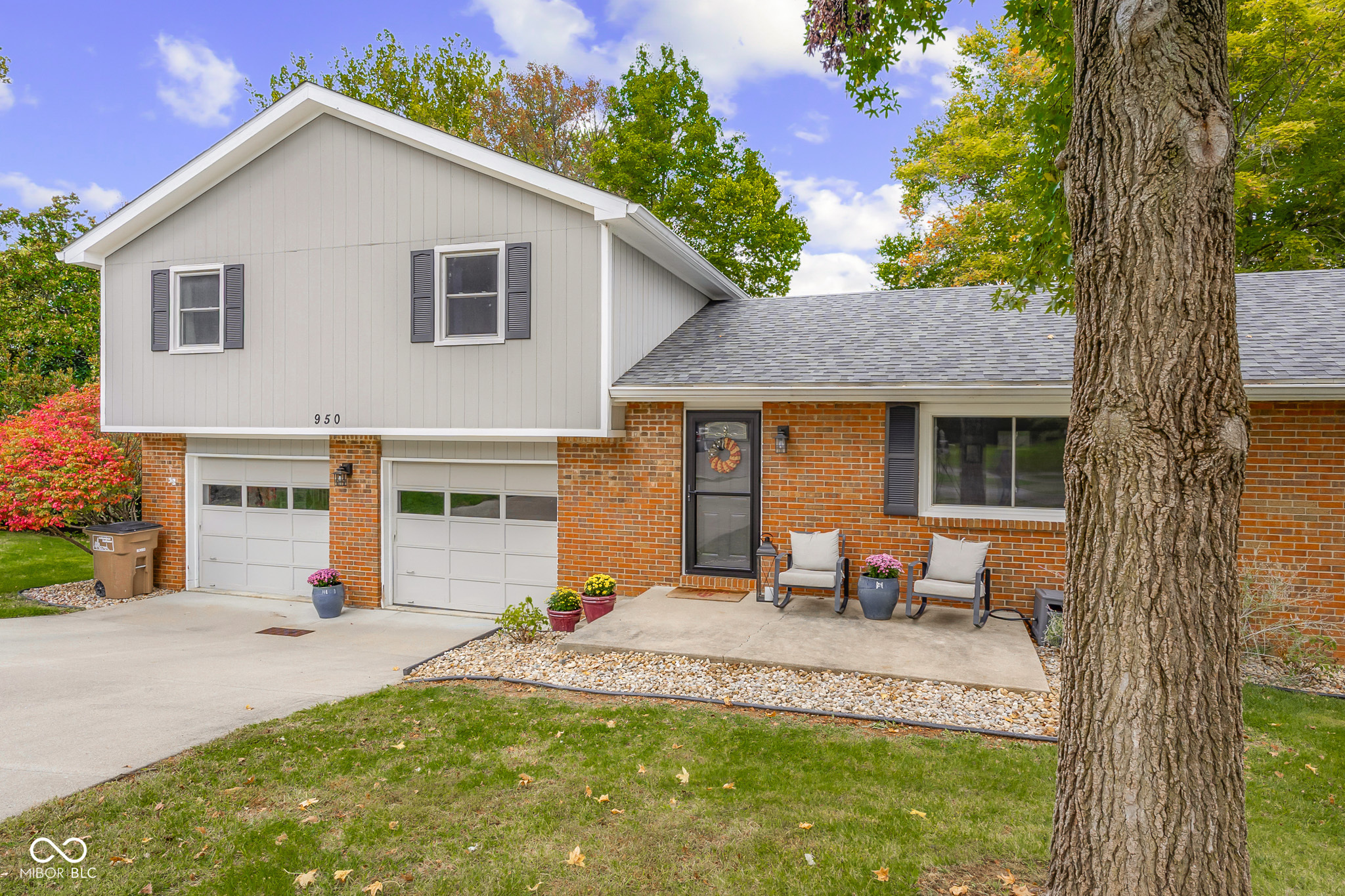950 Countryside Lane