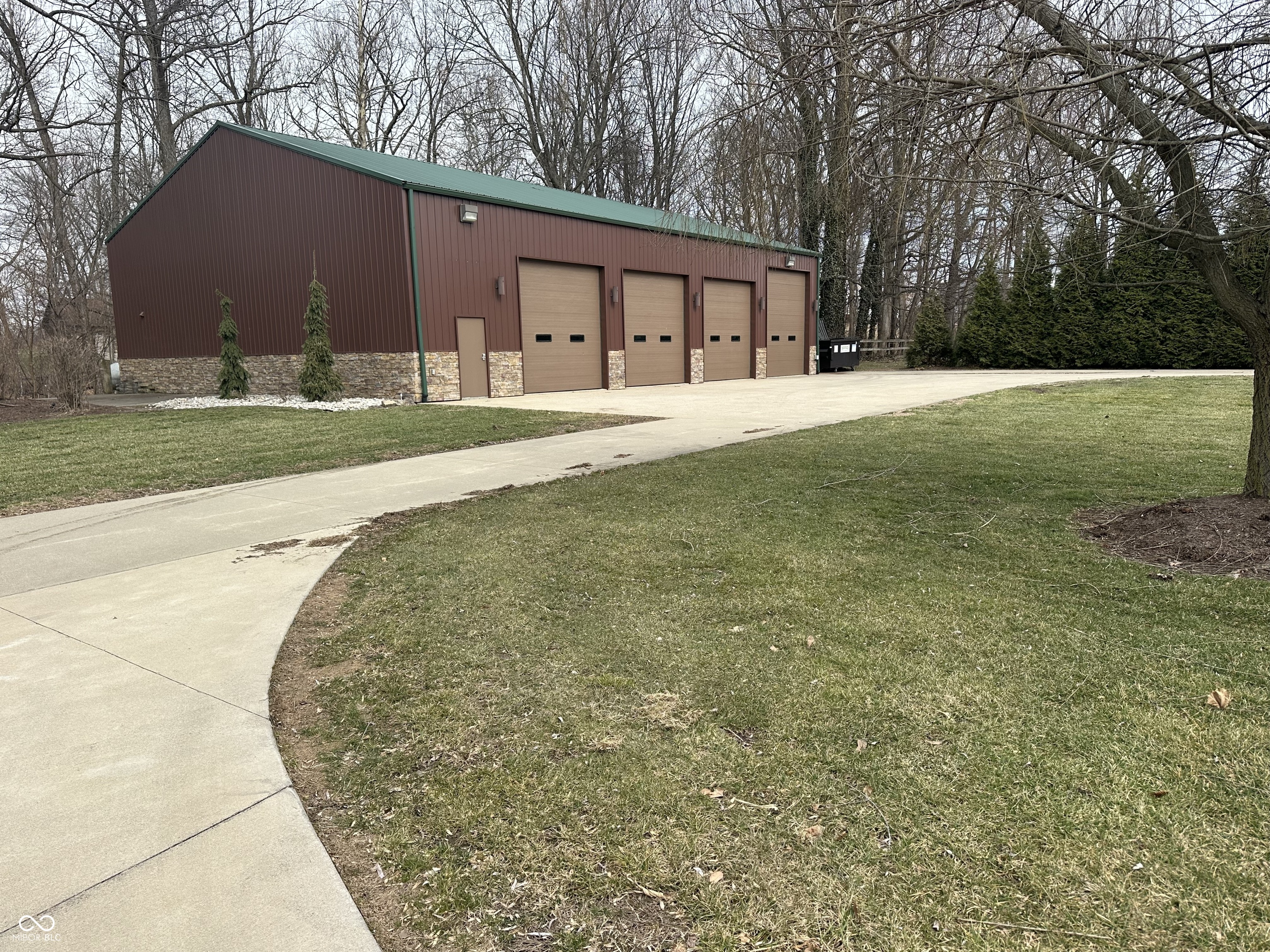 1585 N County Road 180 E