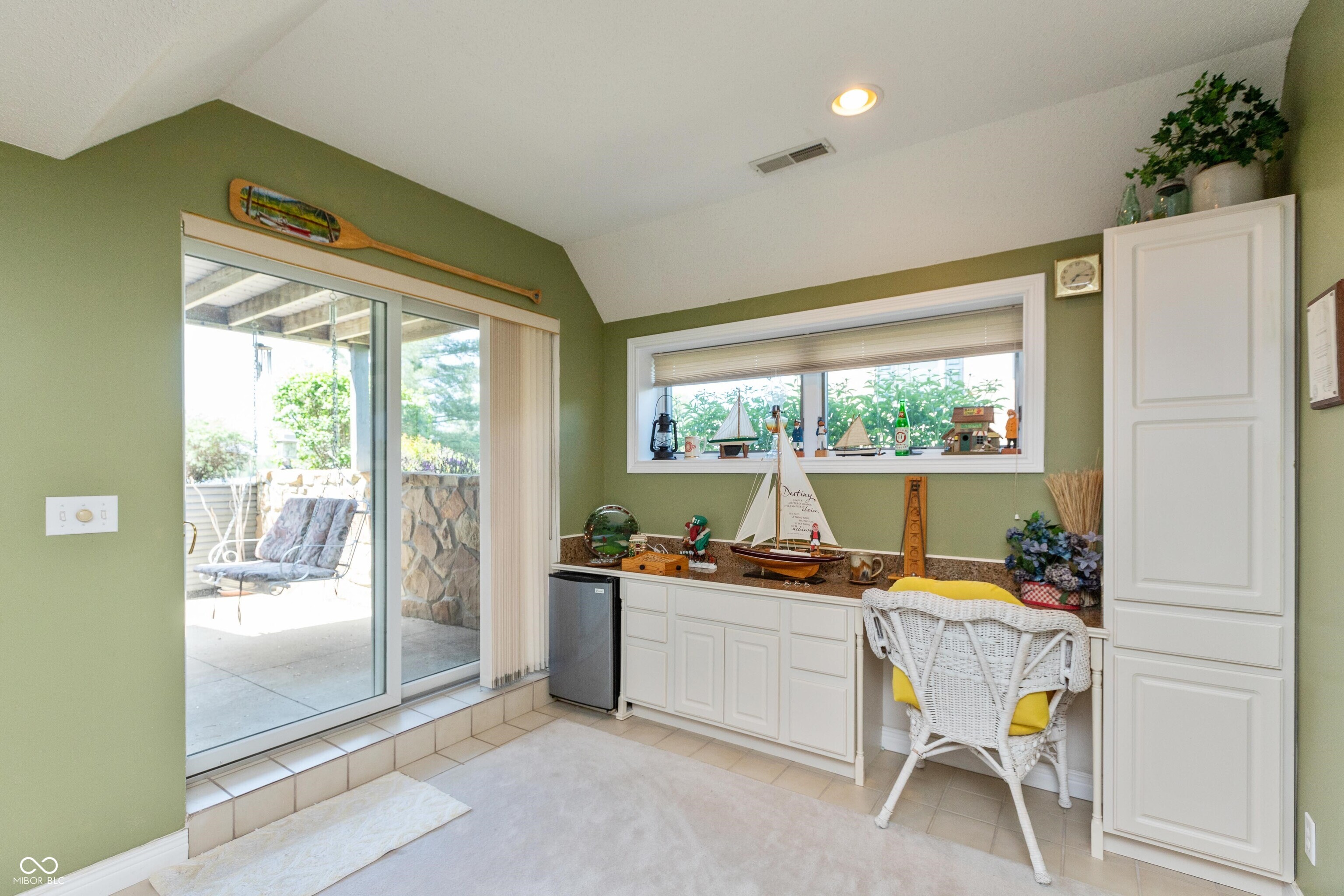889 E North Shore Drive