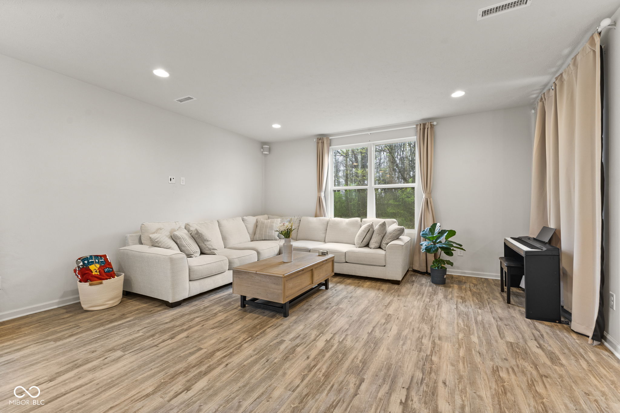 1398 Sarah Way