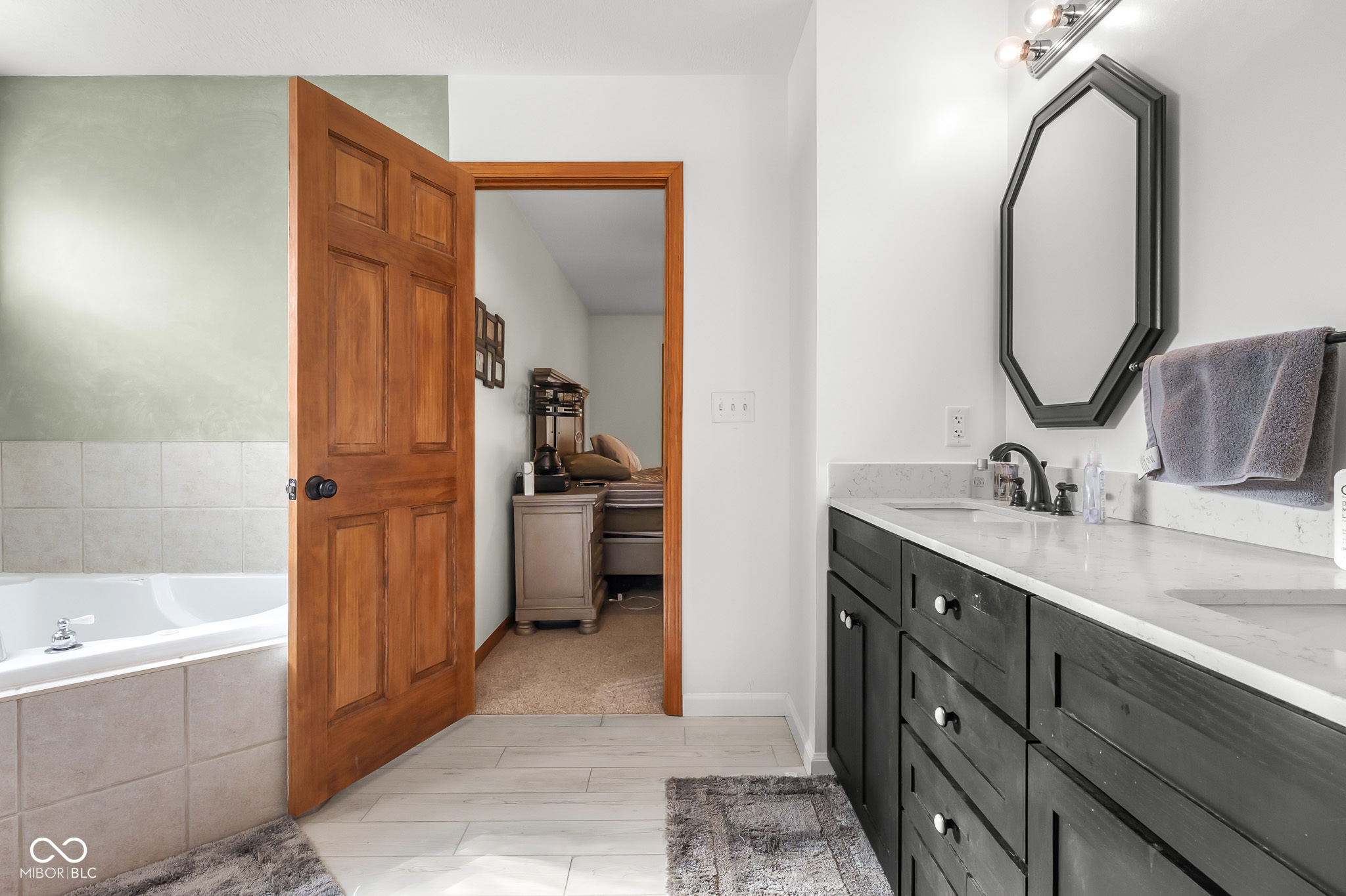 2093 Iroquois Trail