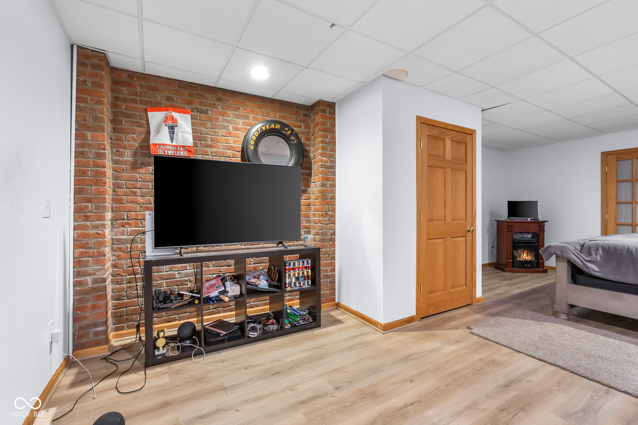 2093 Iroquois Trail