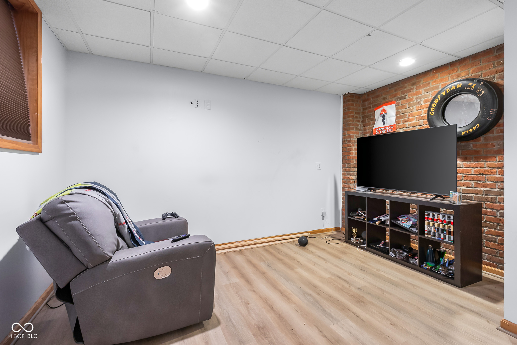2093 Iroquois Trail