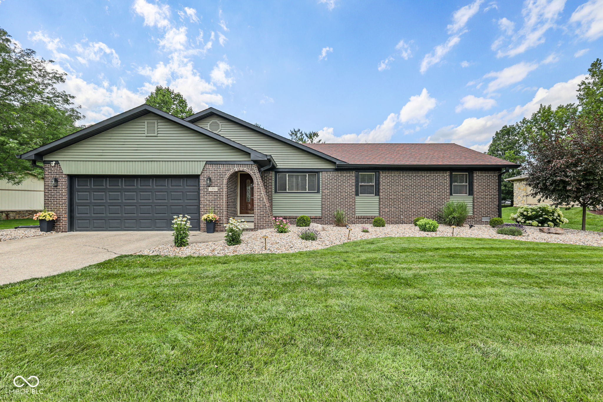 5202 Flintstone Drive