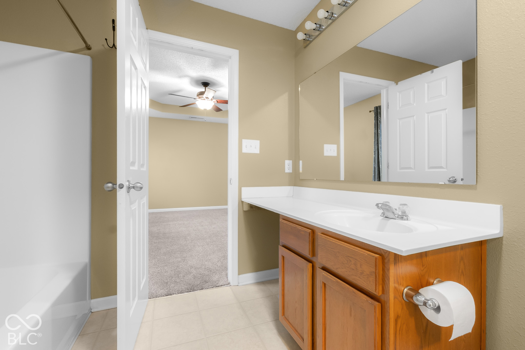 2322 Middle View Drive
