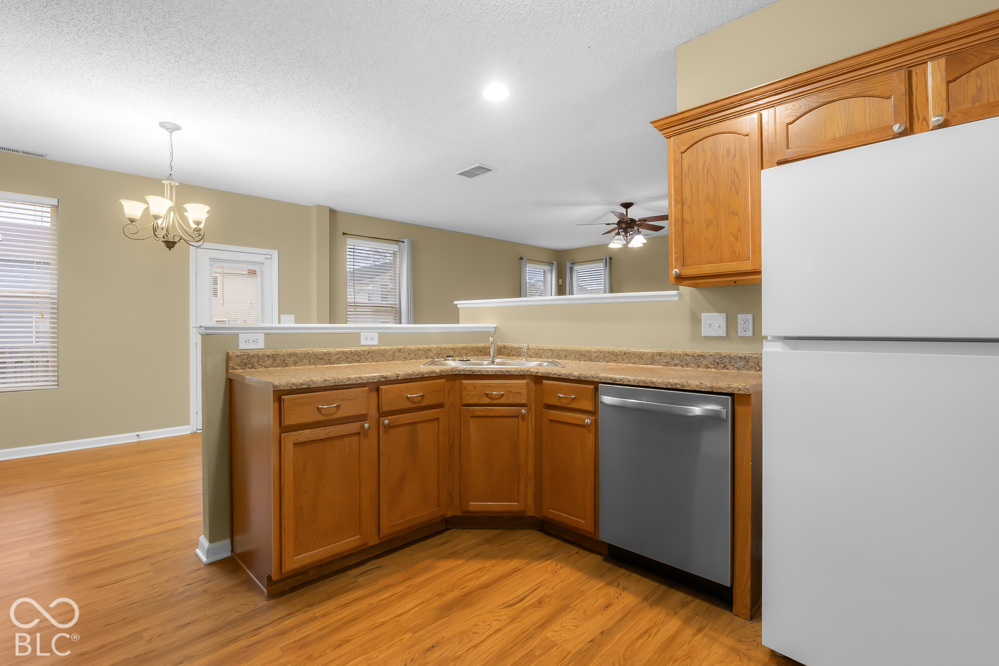 2322 Middle View Drive