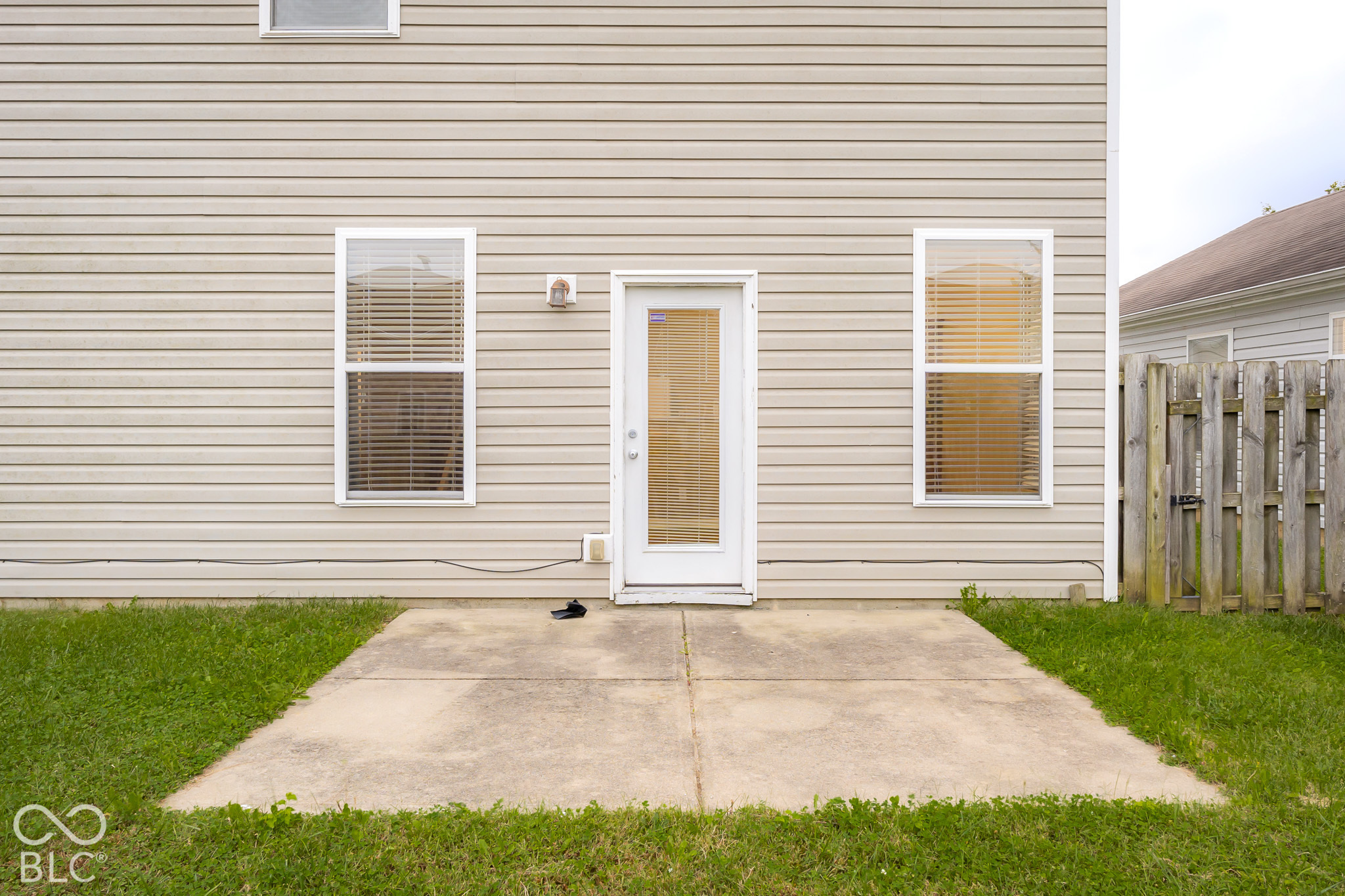 2322 Middle View Drive