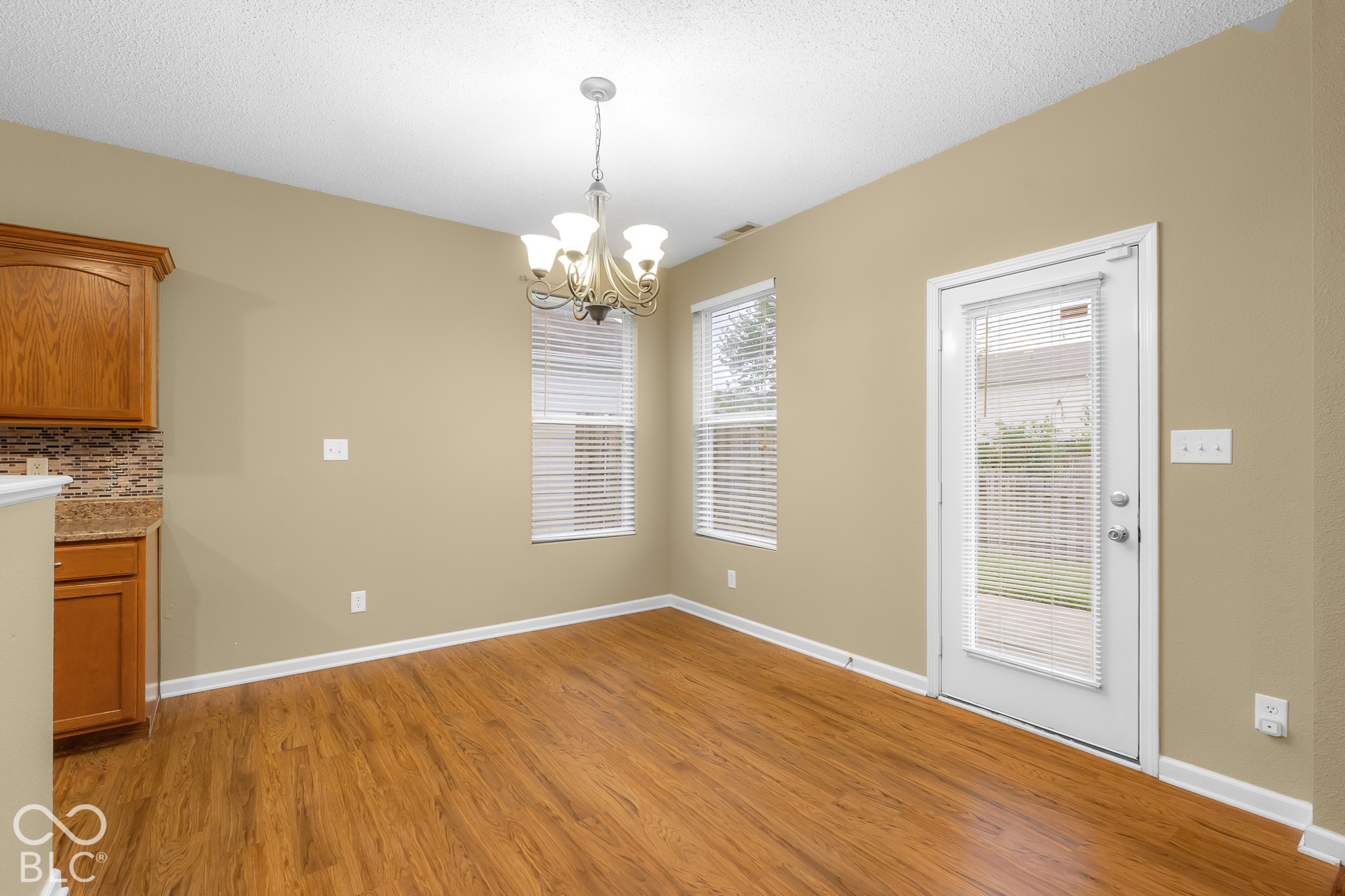 2322 Middle View Drive