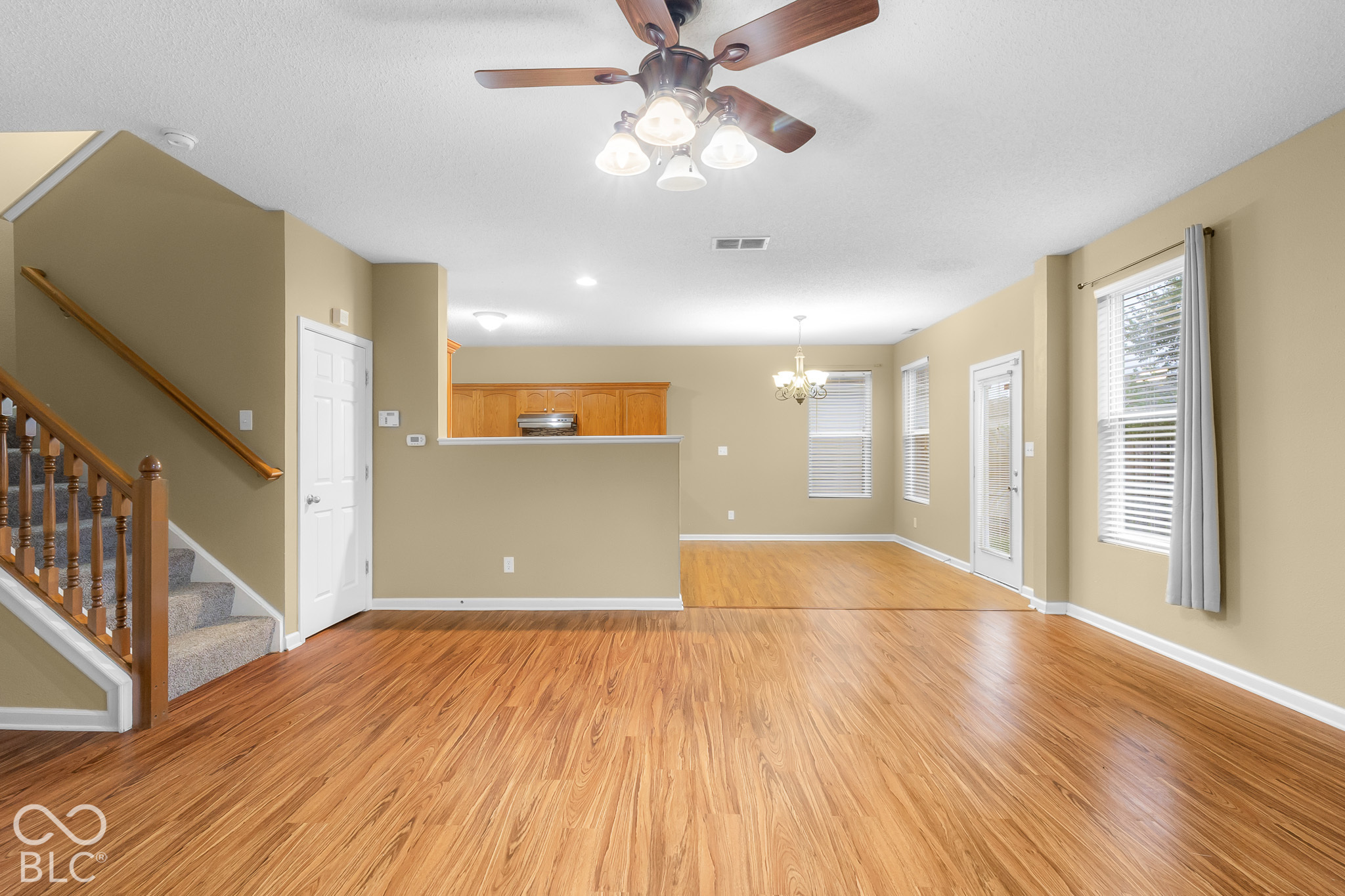 2322 Middle View Drive