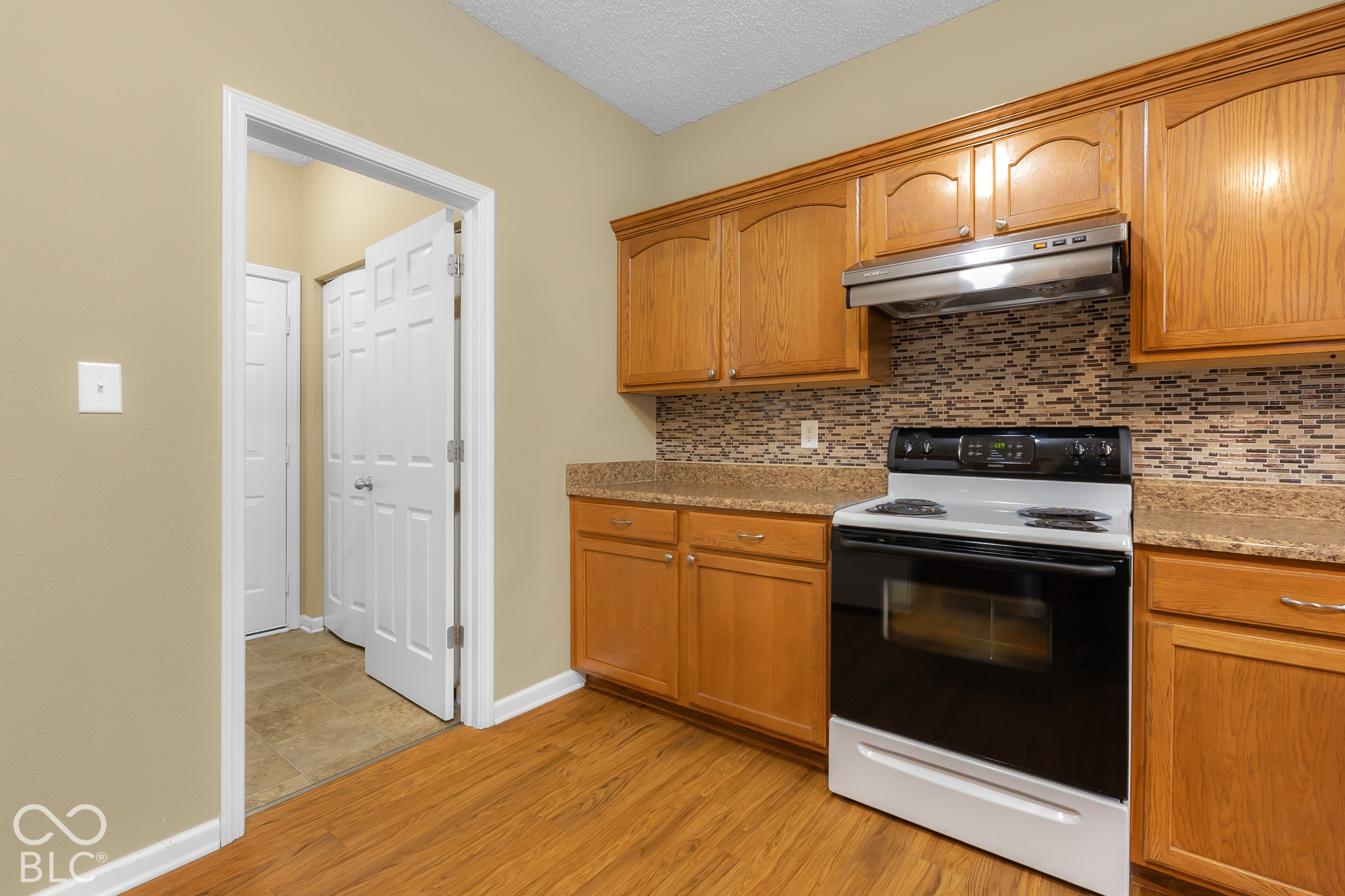 2322 Middle View Drive