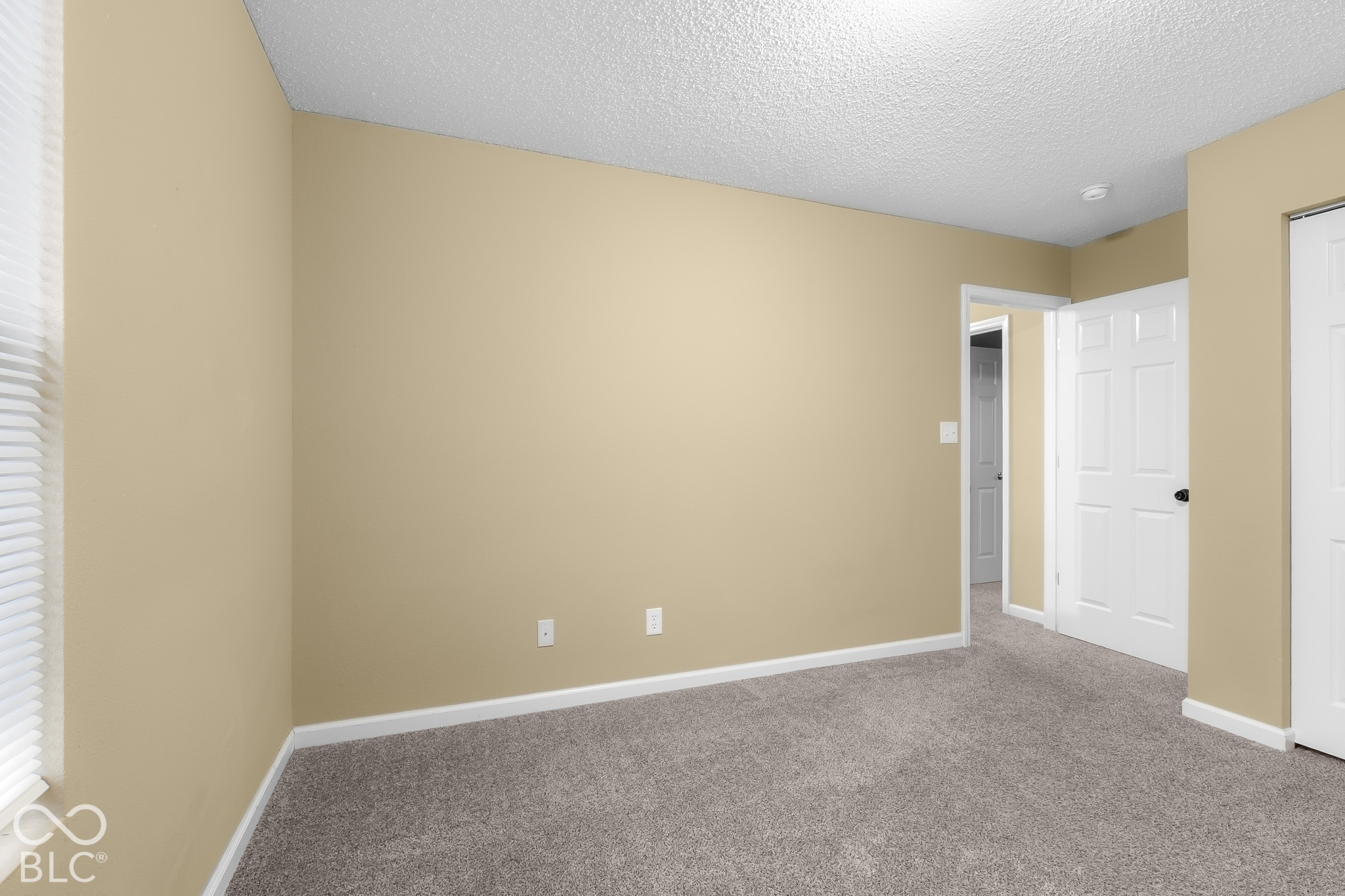 2322 Middle View Drive