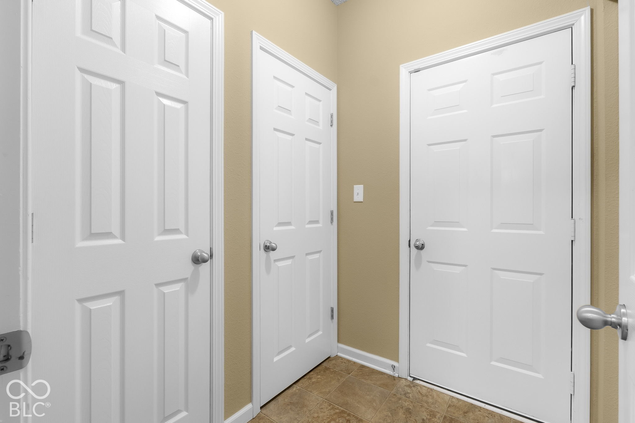 2322 Middle View Drive