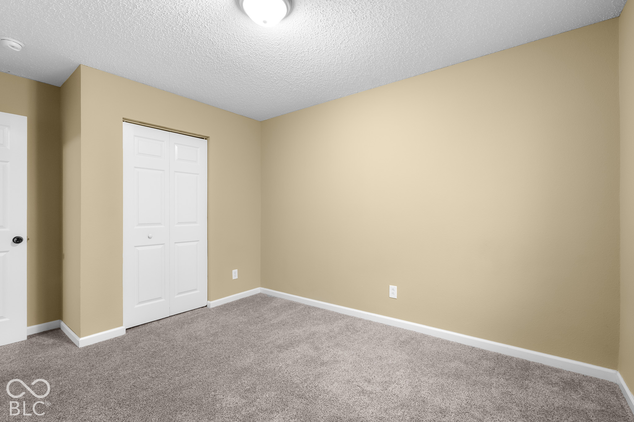 2322 Middle View Drive