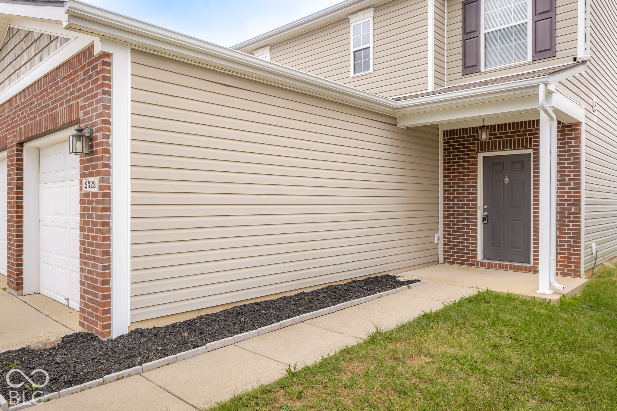 2322 Middle View Drive