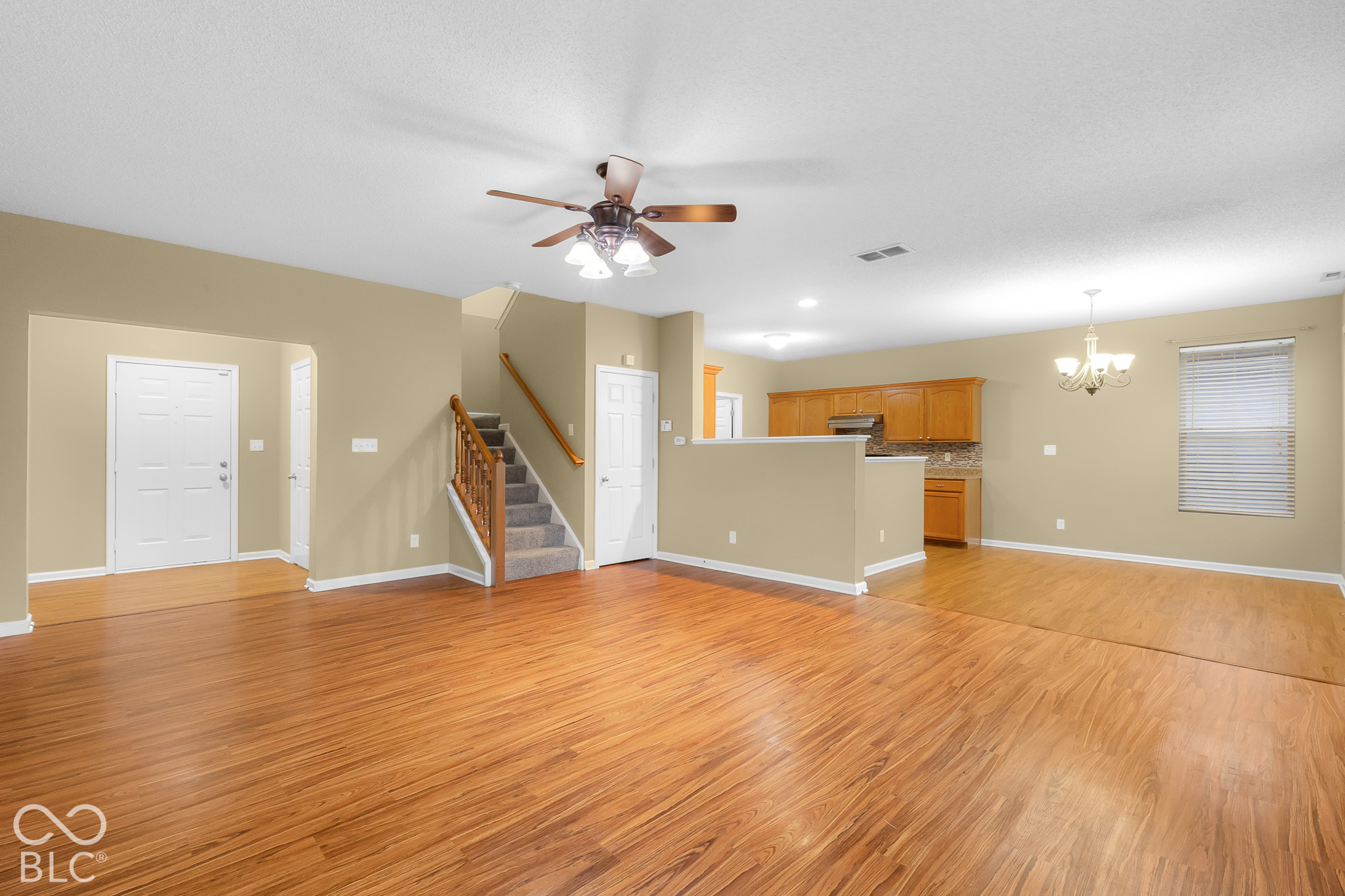 2322 Middle View Drive