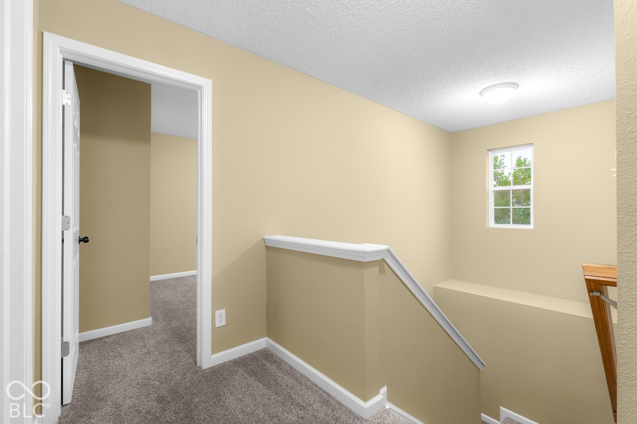 2322 Middle View Drive
