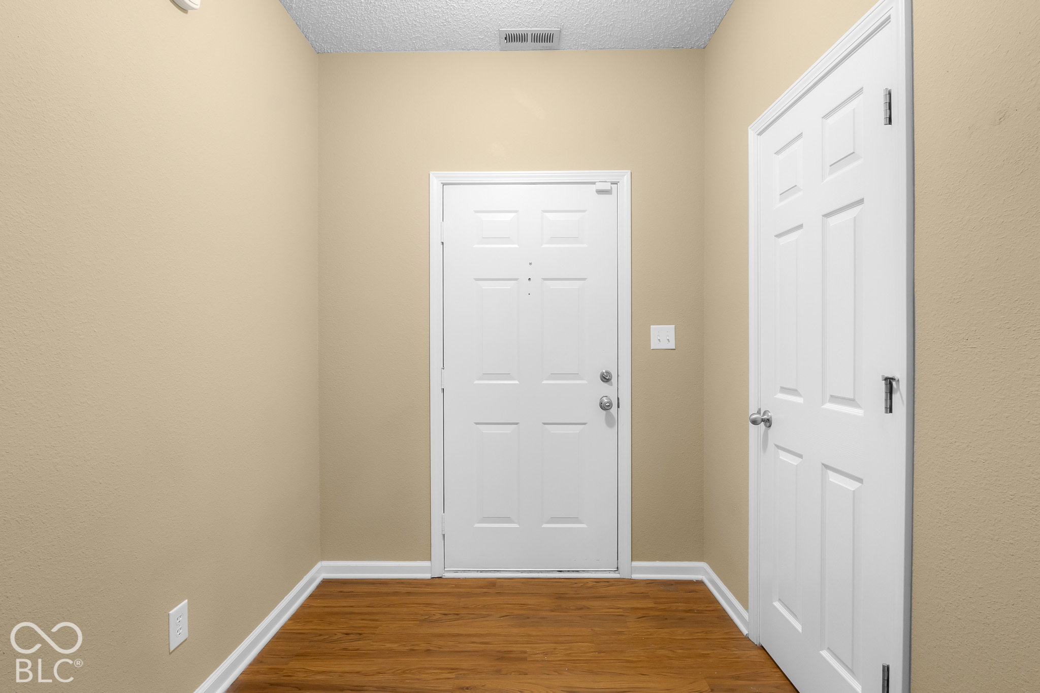2322 Middle View Drive