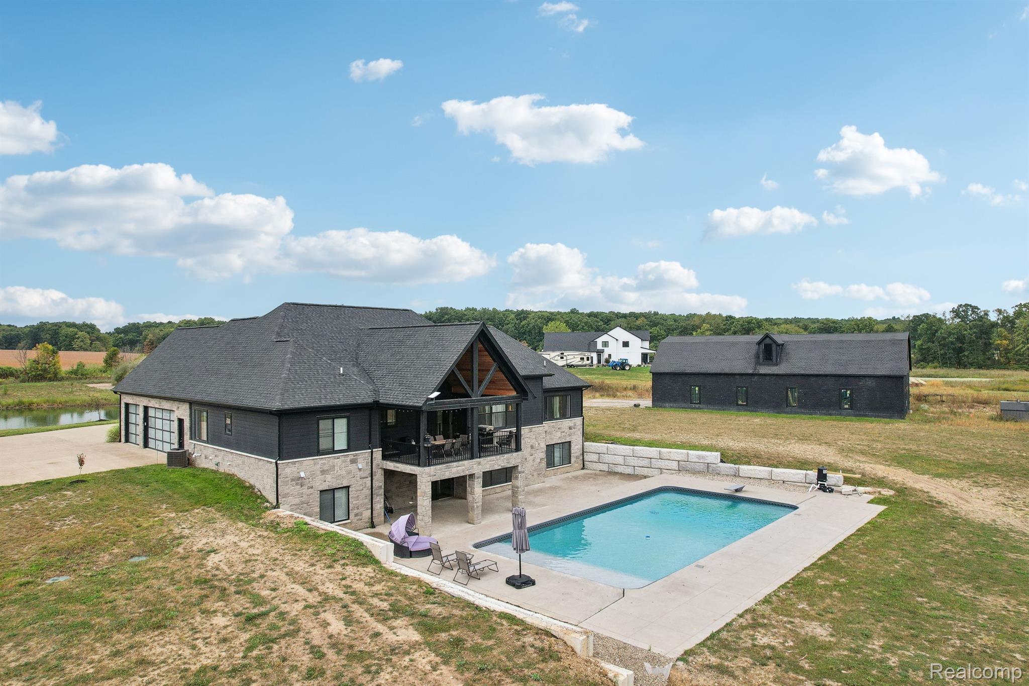5911 HARTLAND Road