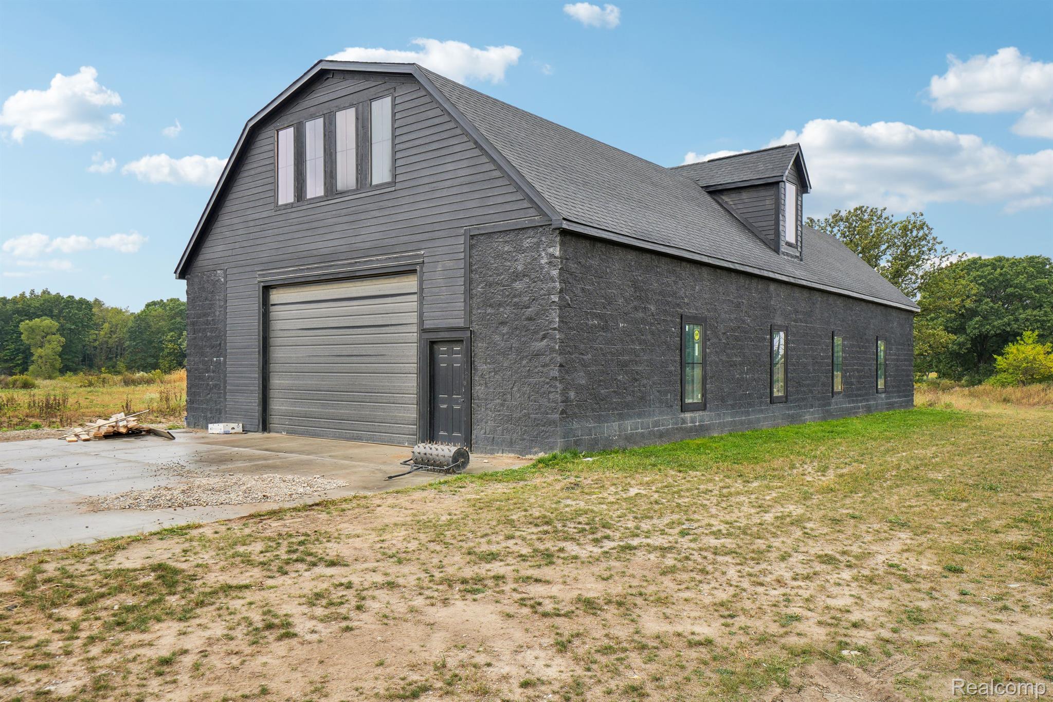5911 HARTLAND Road