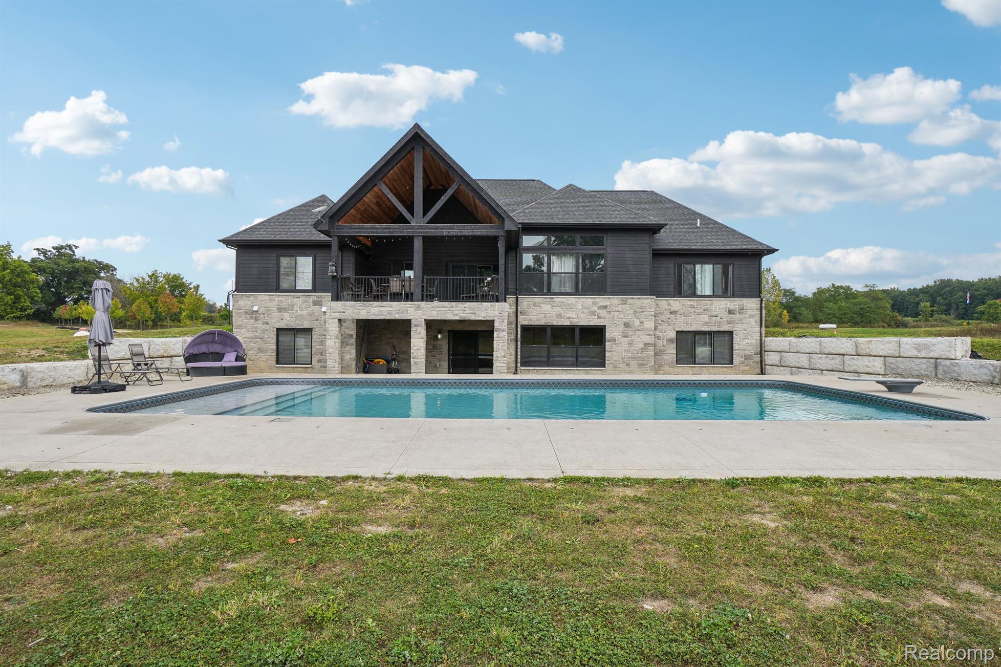 5911 HARTLAND Road