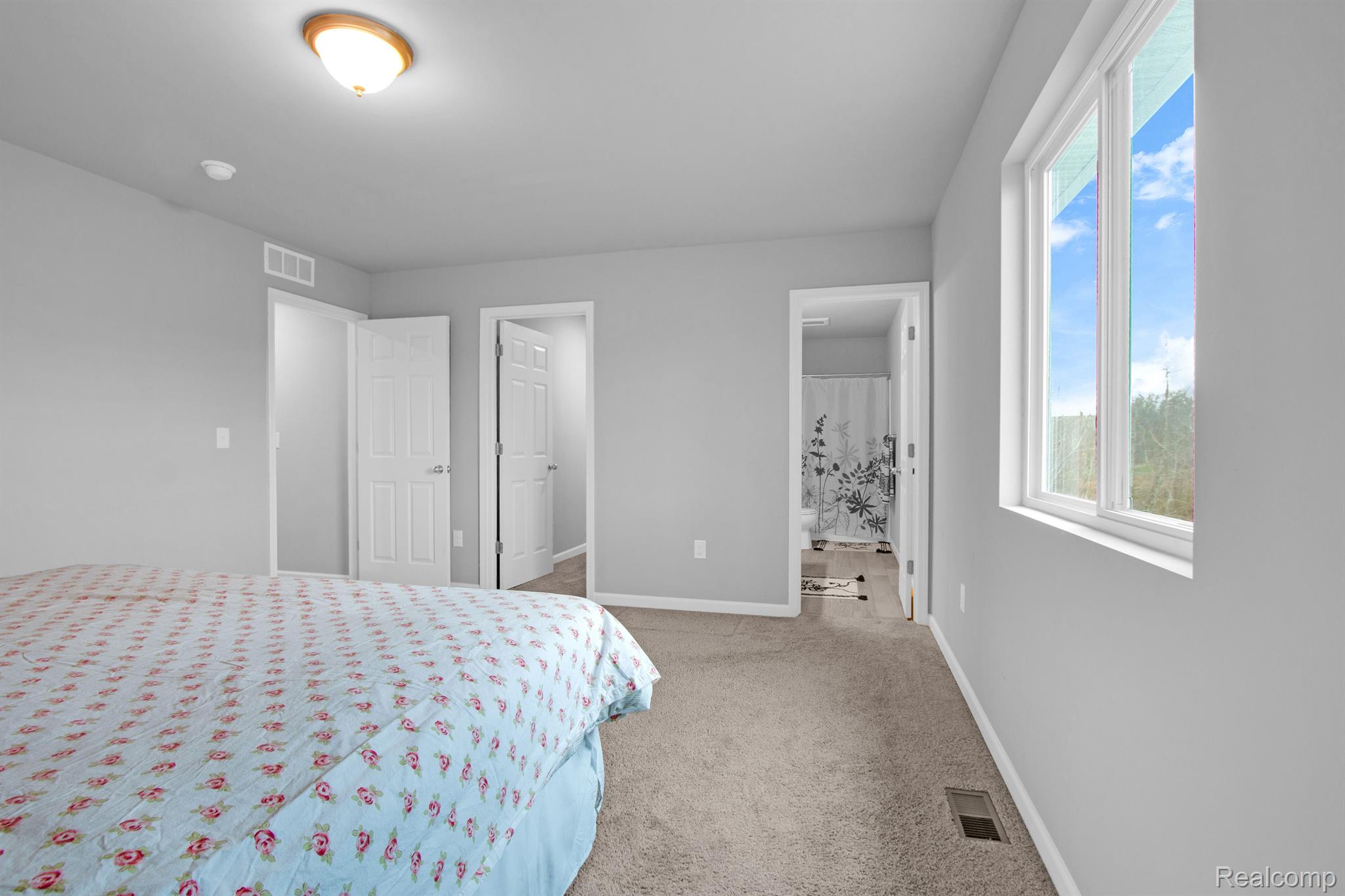 132 FOREST Way