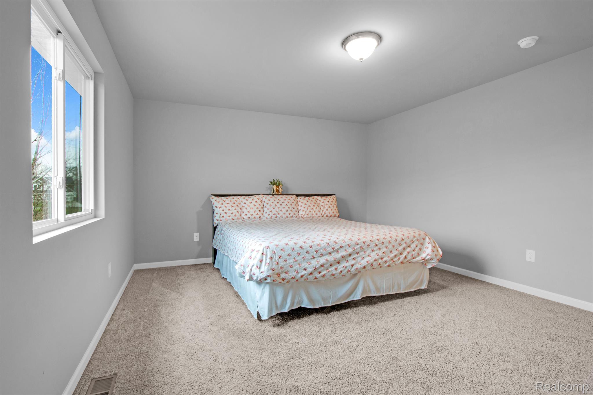 132 FOREST Way