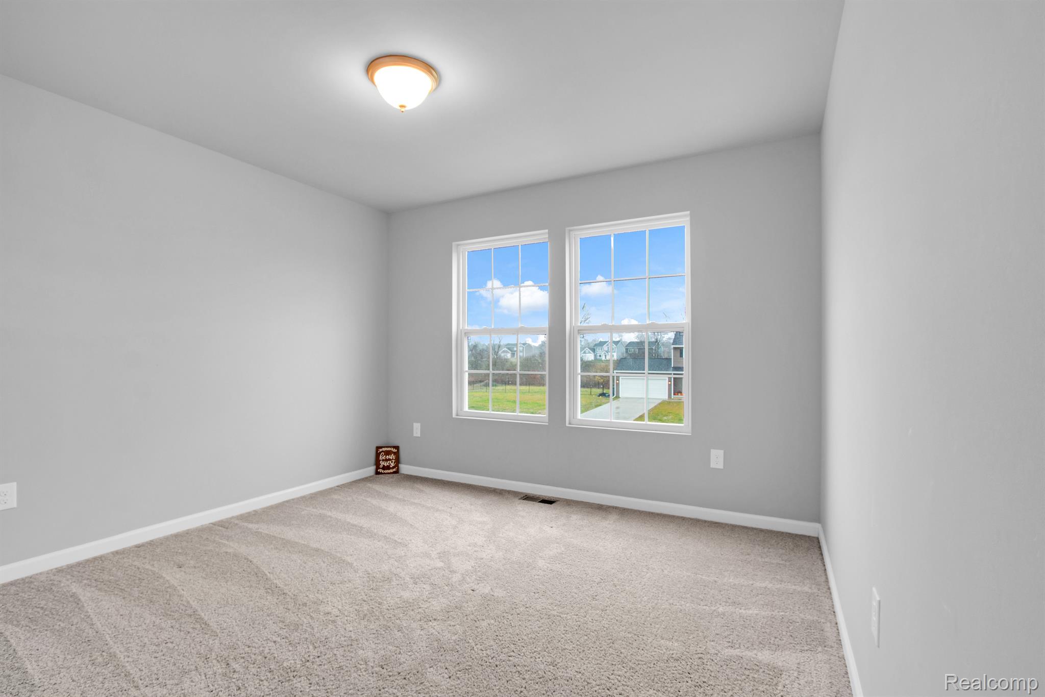 132 FOREST Way