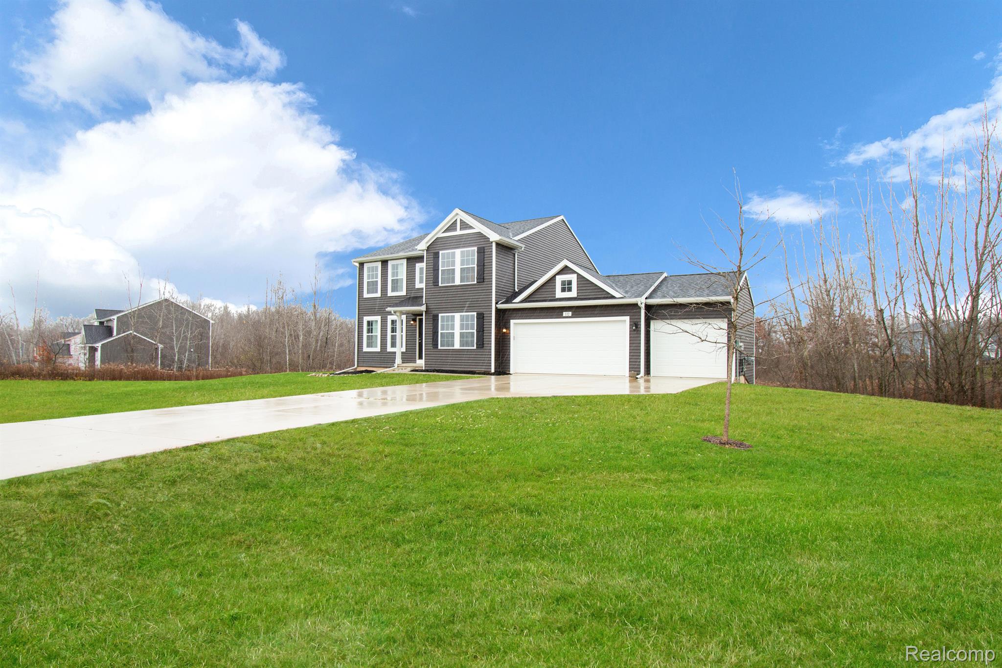 132 FOREST Way