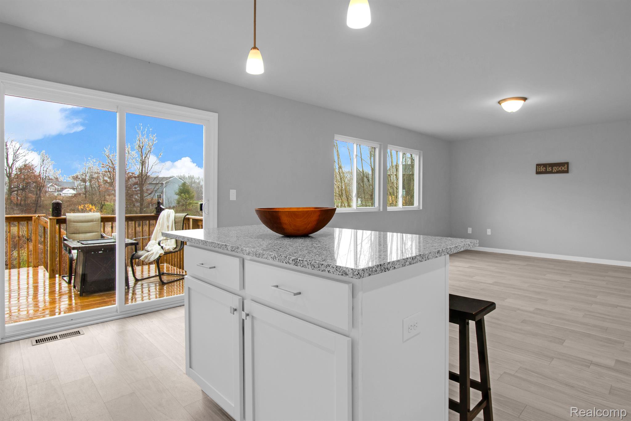 132 FOREST Way