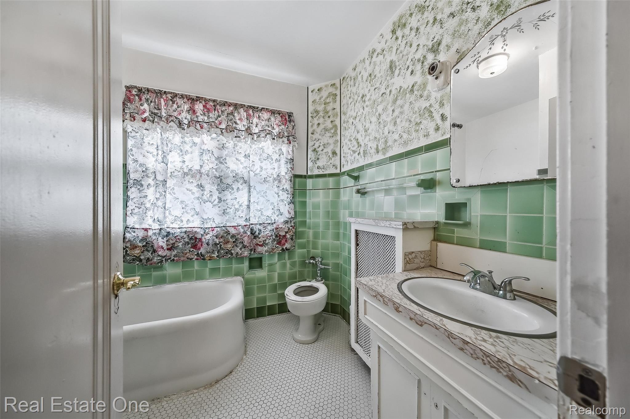 326 W Iroquois Road