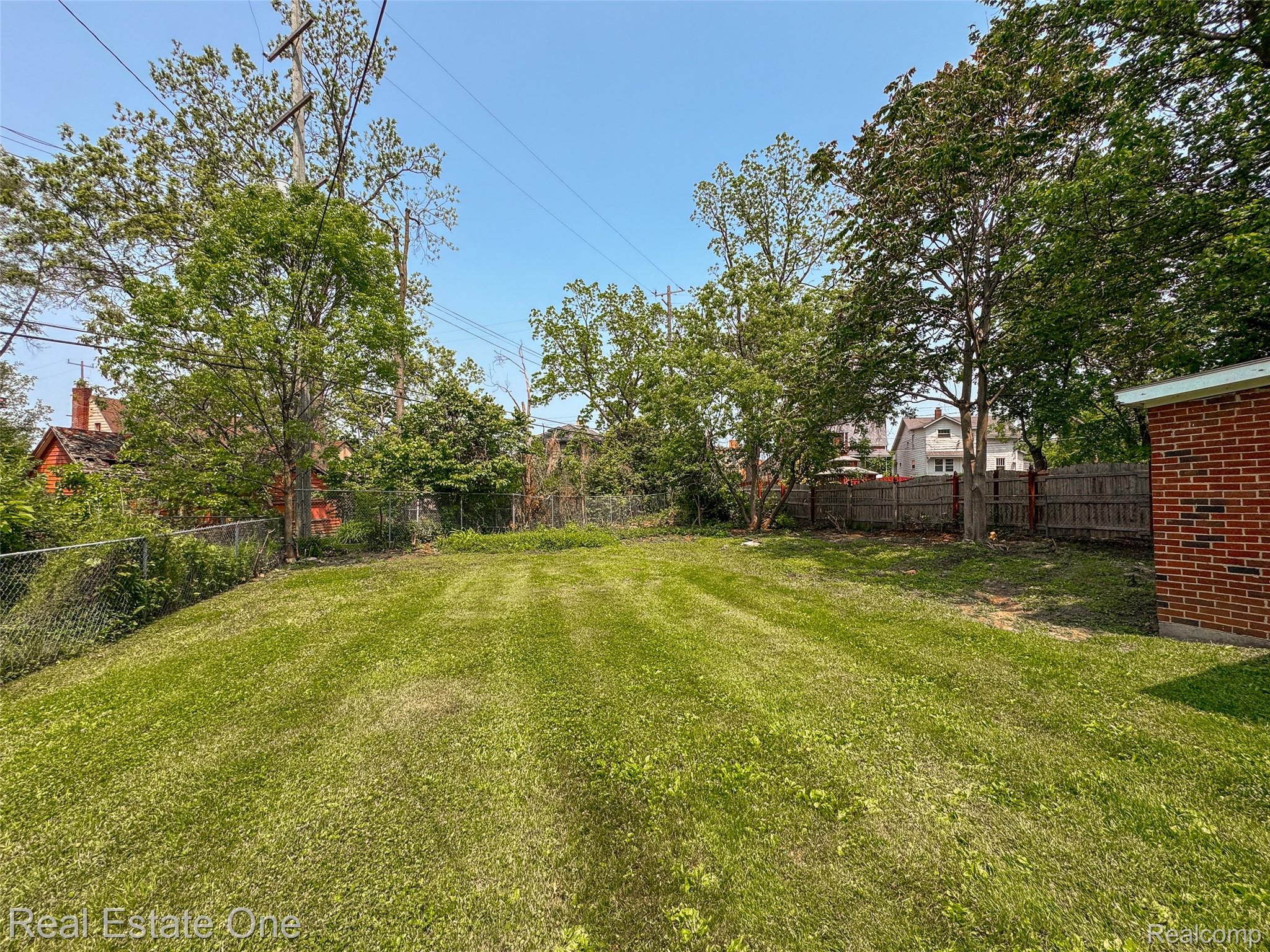 326 W Iroquois Road