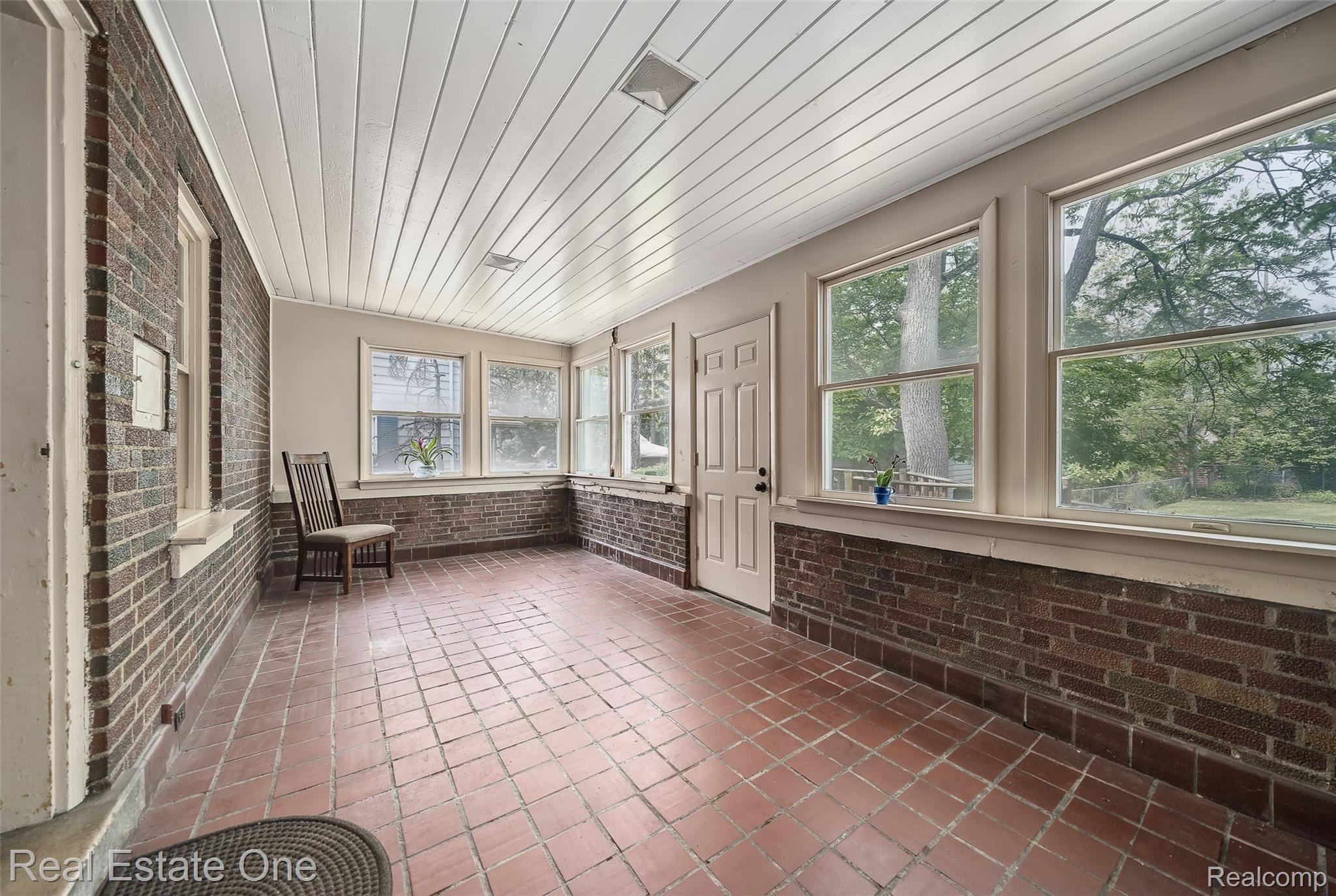 326 W Iroquois Road