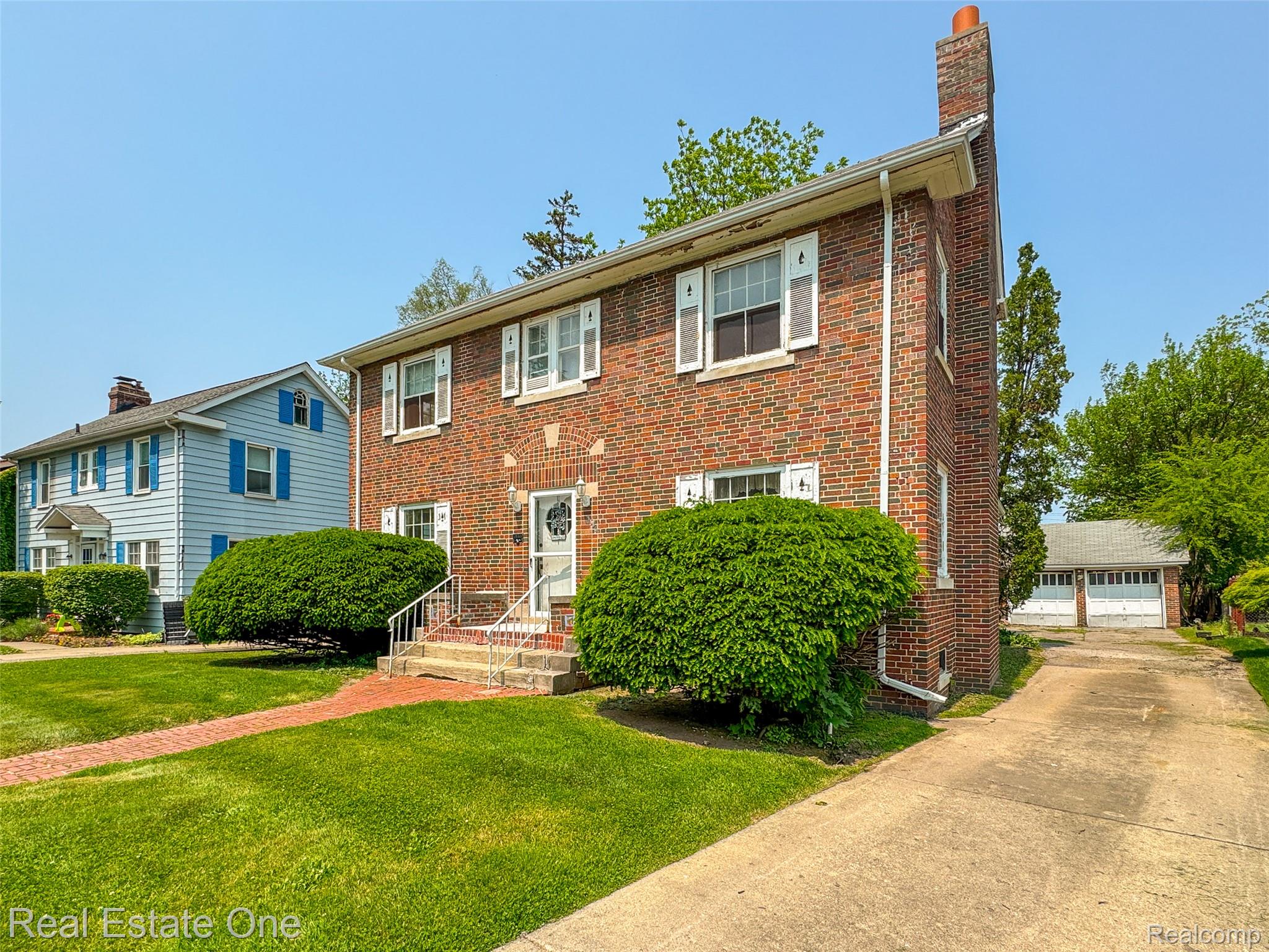 326 W Iroquois Road
