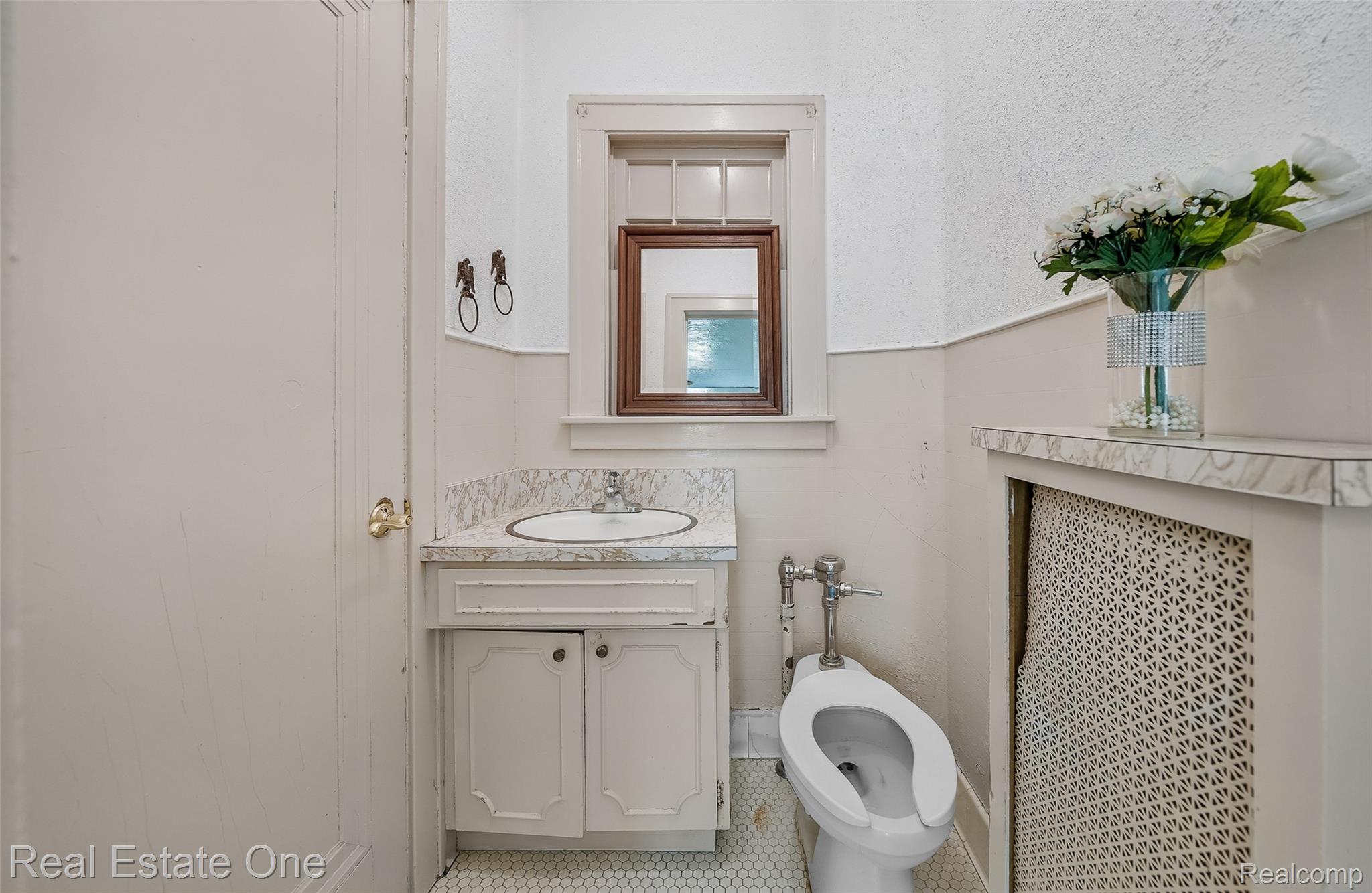 326 W Iroquois Road