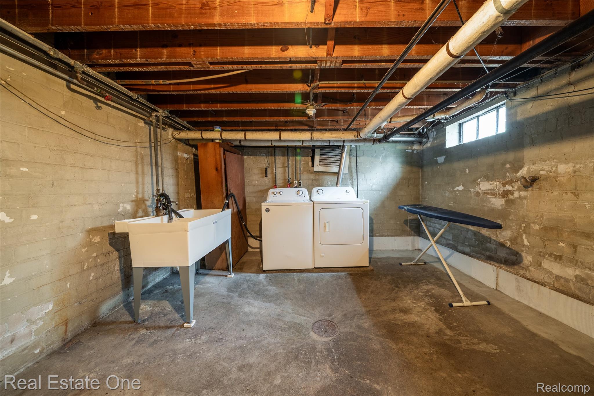 326 W Iroquois Road