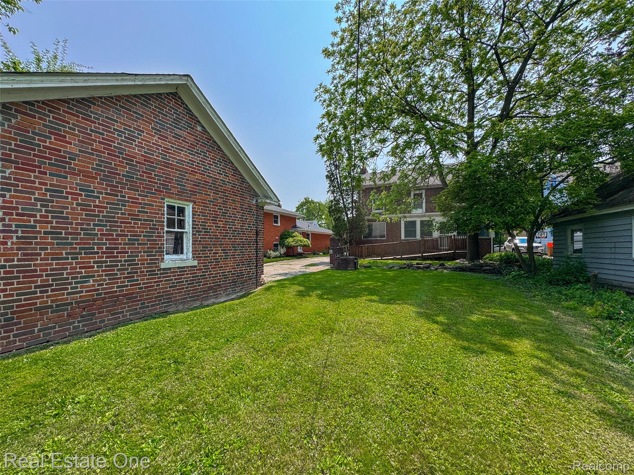 326 W Iroquois Road