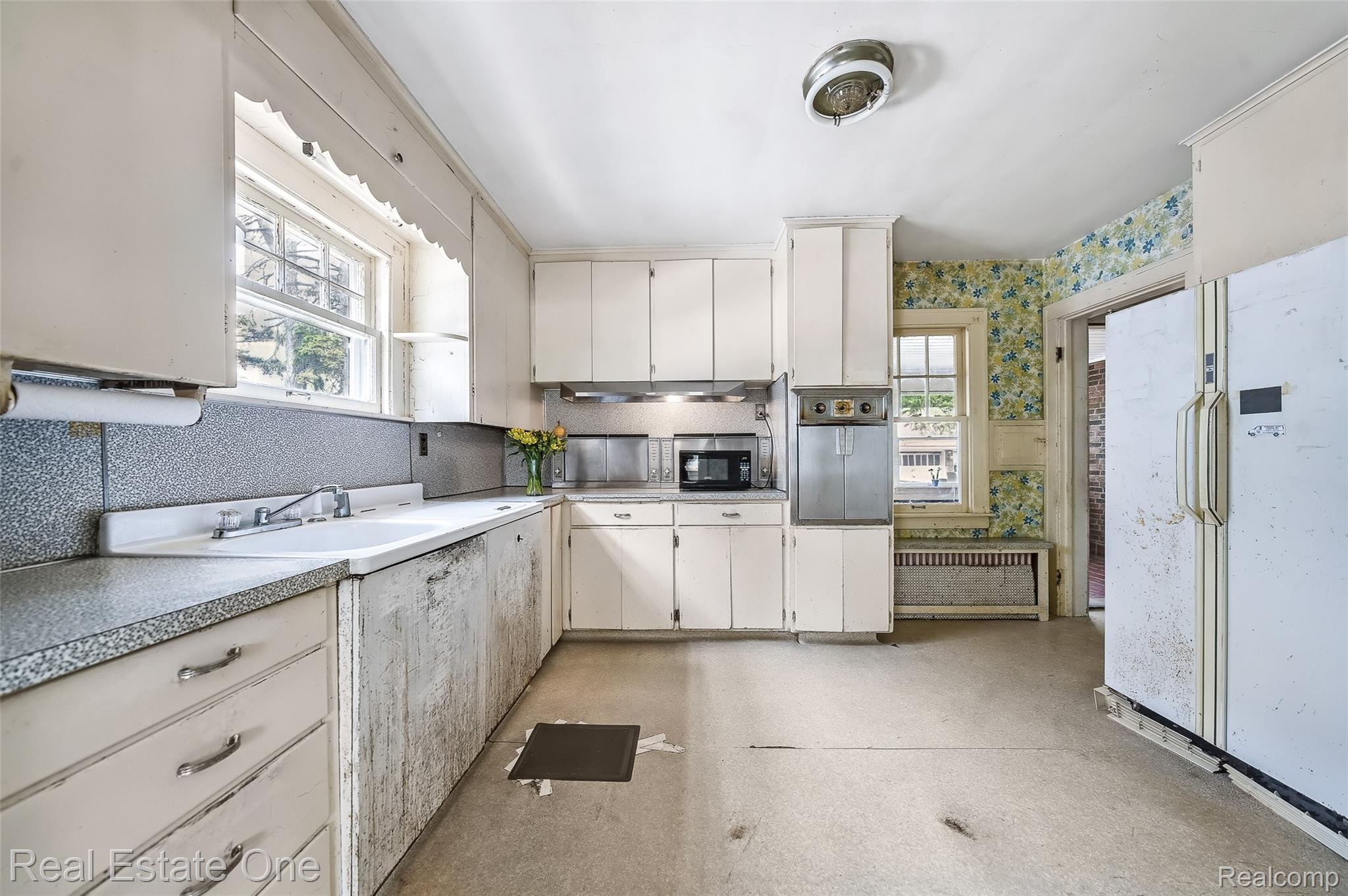 326 W Iroquois Road