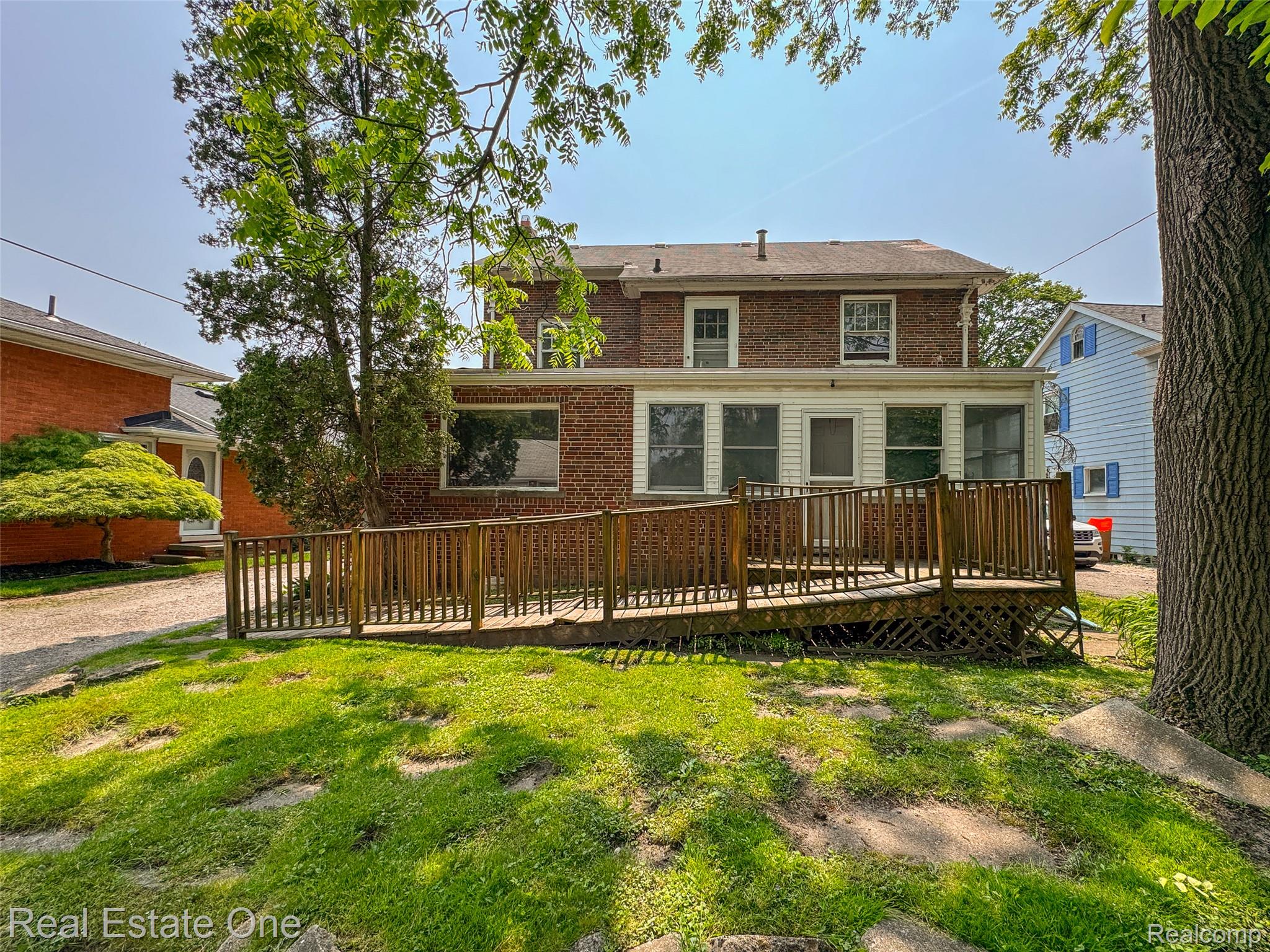 326 W Iroquois Road
