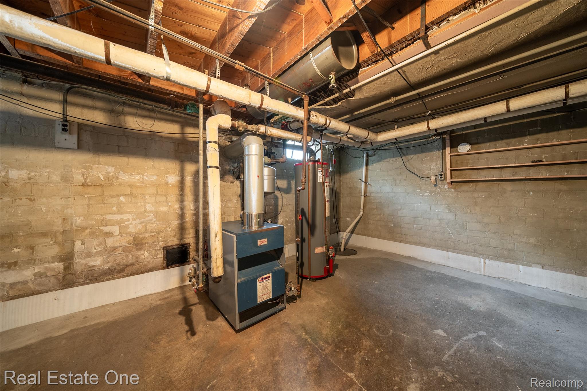 326 W Iroquois Road