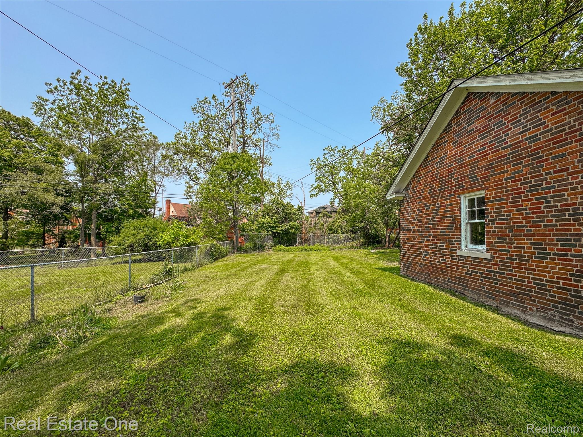 326 W Iroquois Road