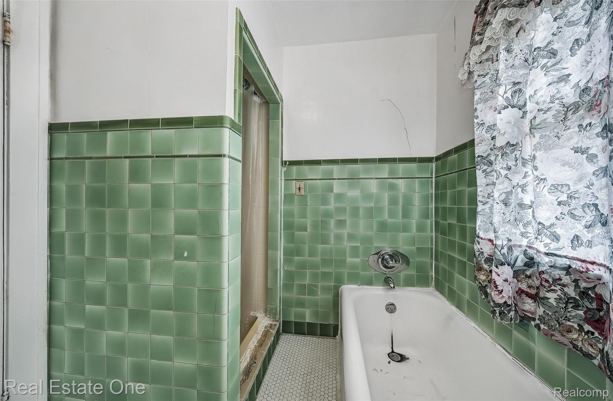 326 W Iroquois Road